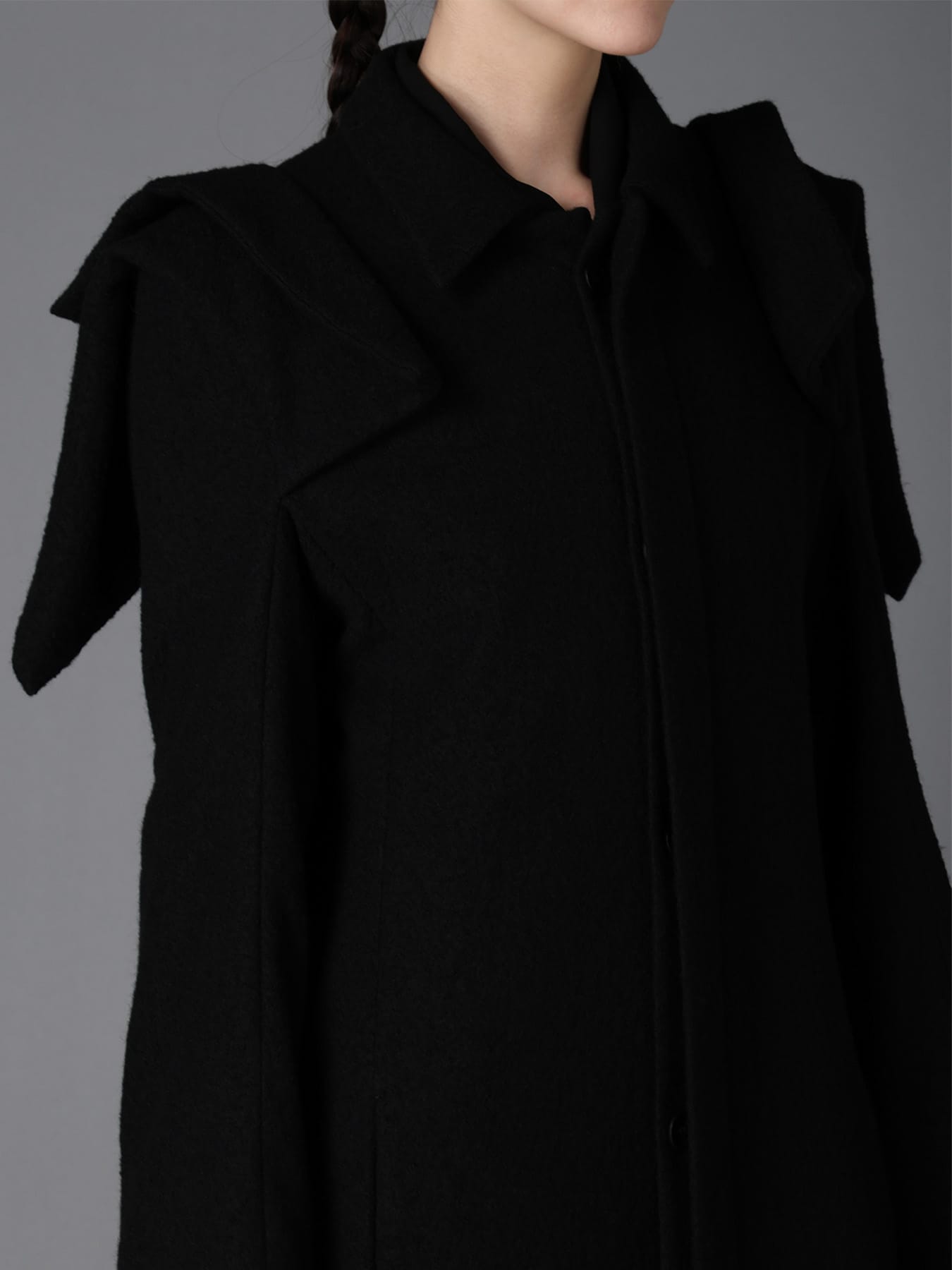 SHRINK SERGE PANELED SHOULDER COAT