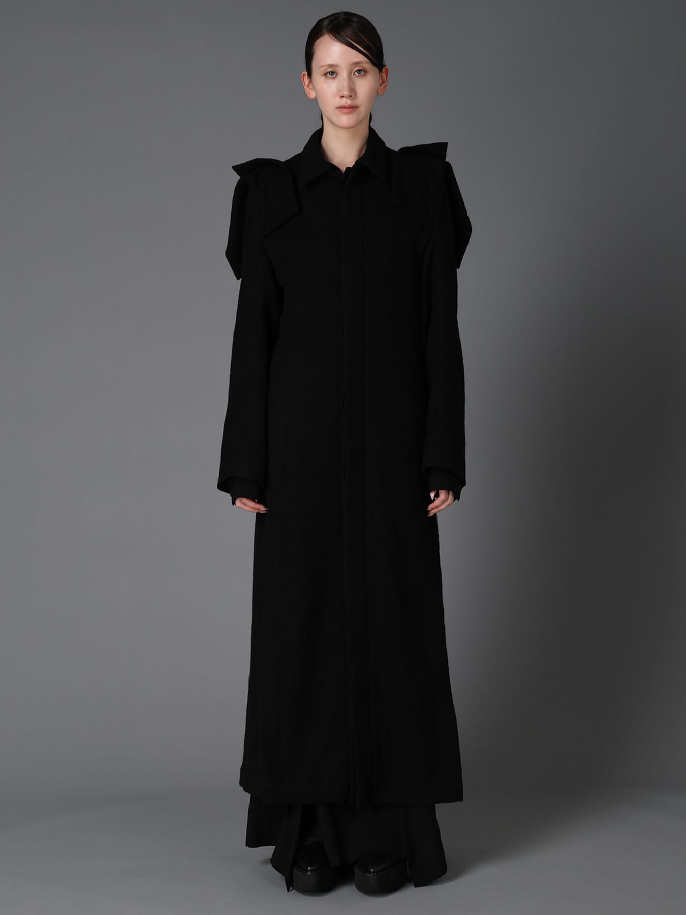 SHRINK SERGE PANELED SHOULDER LONG COAT