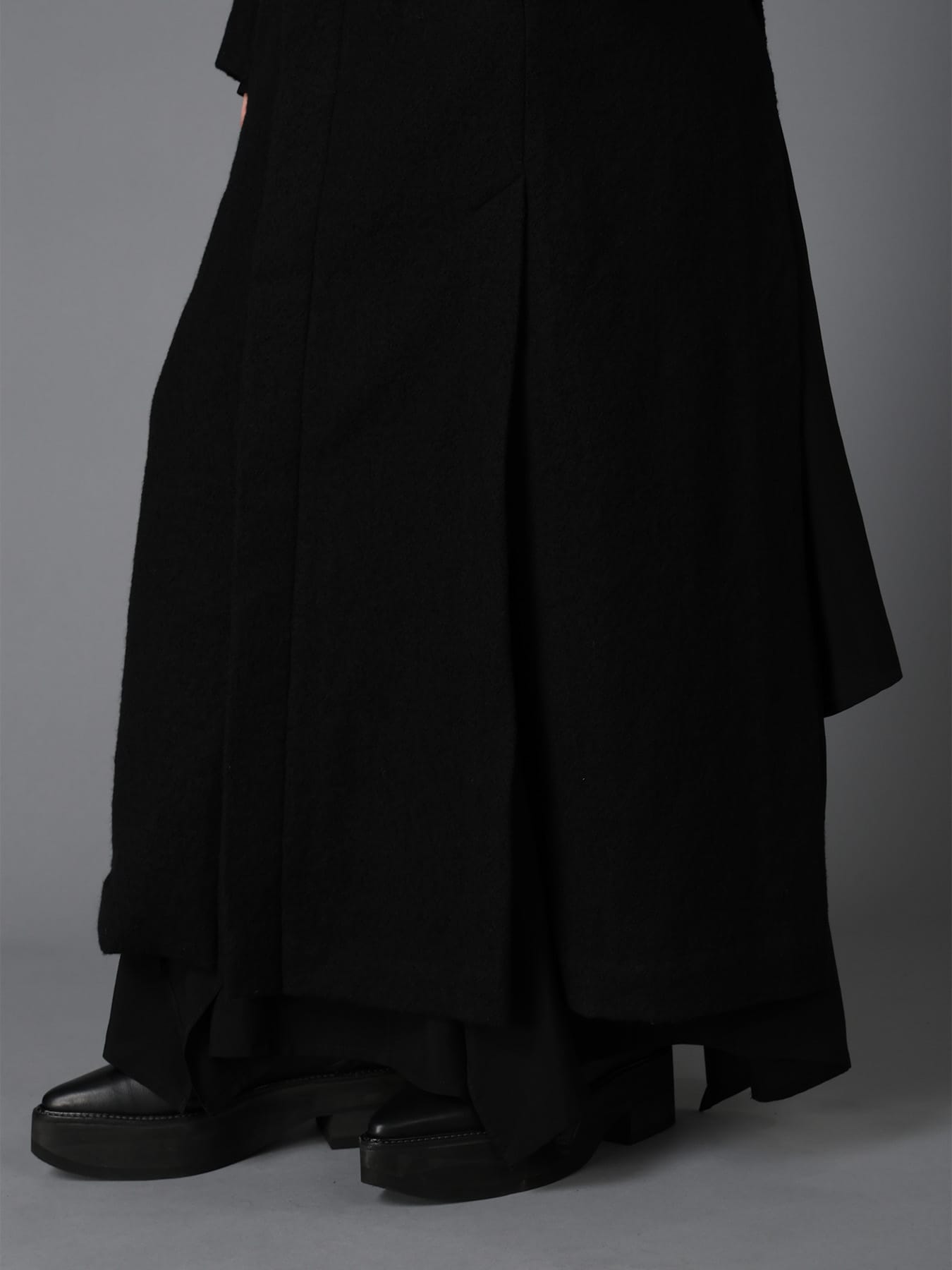 SHRINK SERGE PANELED SHOULDER LONG COAT