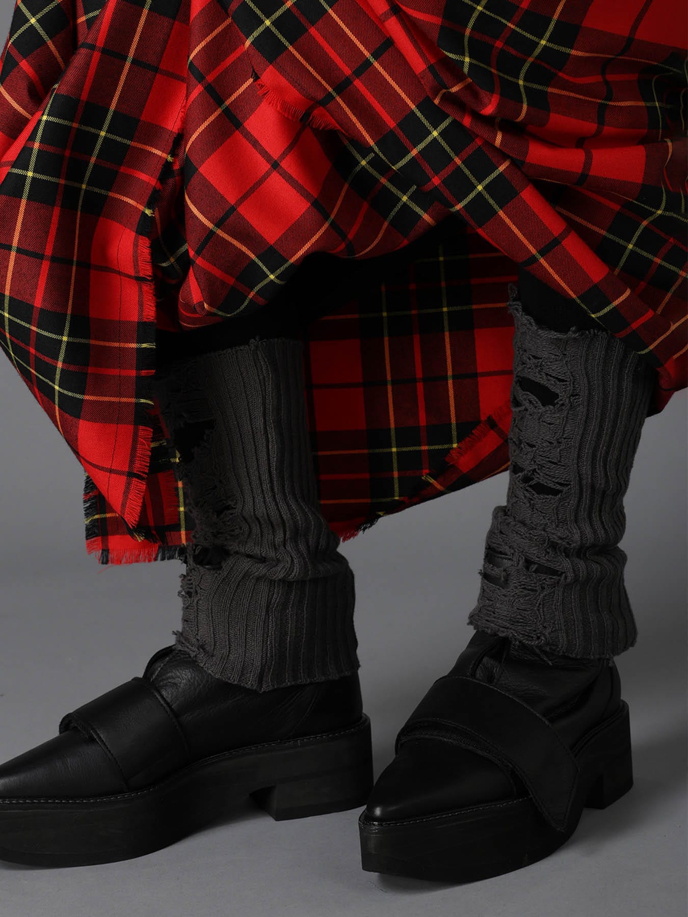 W/ CRUSHED RIB DISTRESSED LEG WARMERS