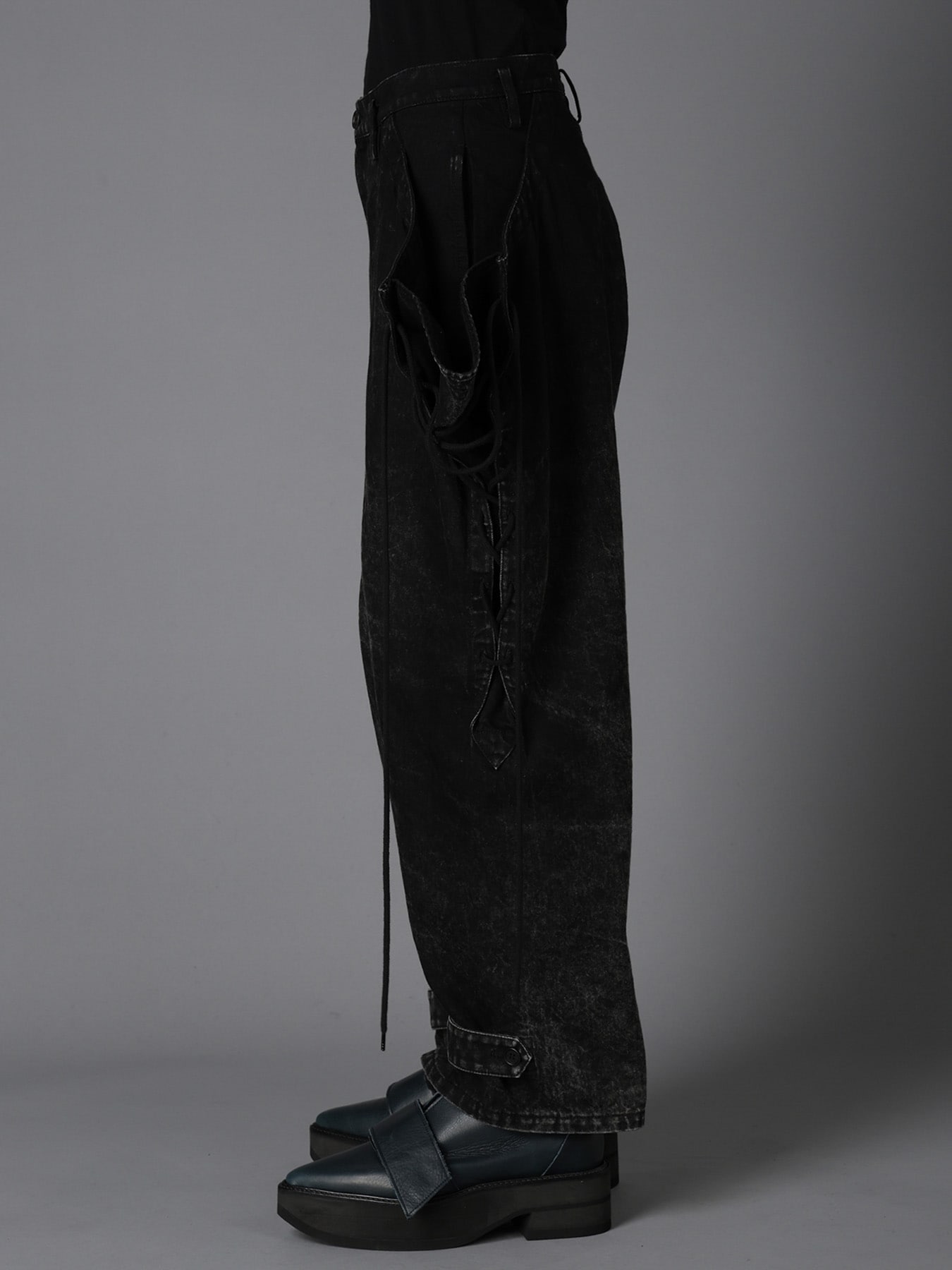 CHEMICAL BLEACHED DENIM LACE UP PANTS(S Black): LIMI feu｜THE SHOP