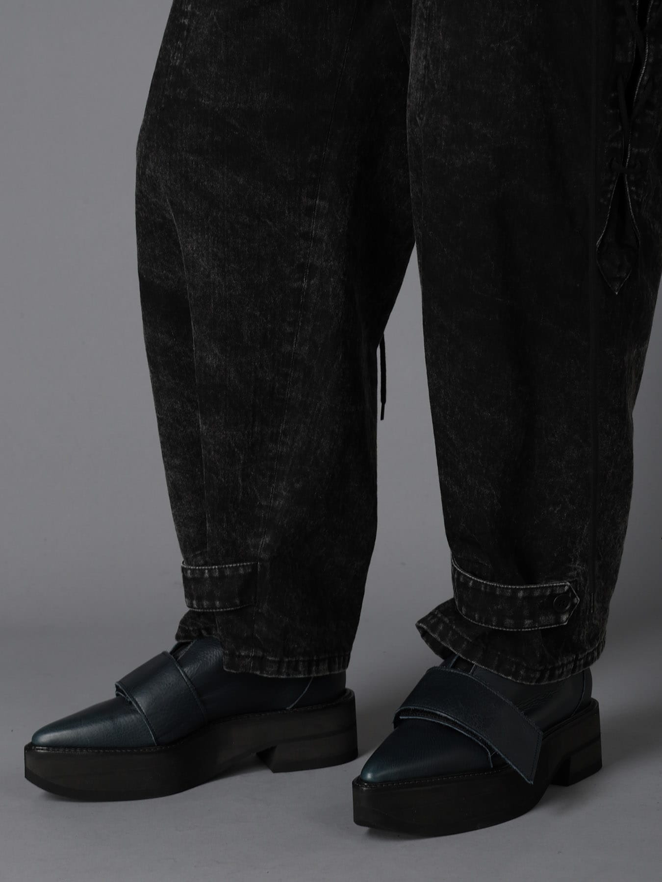 CHEMICAL BLEACHED DENIM LACE UP PANTS