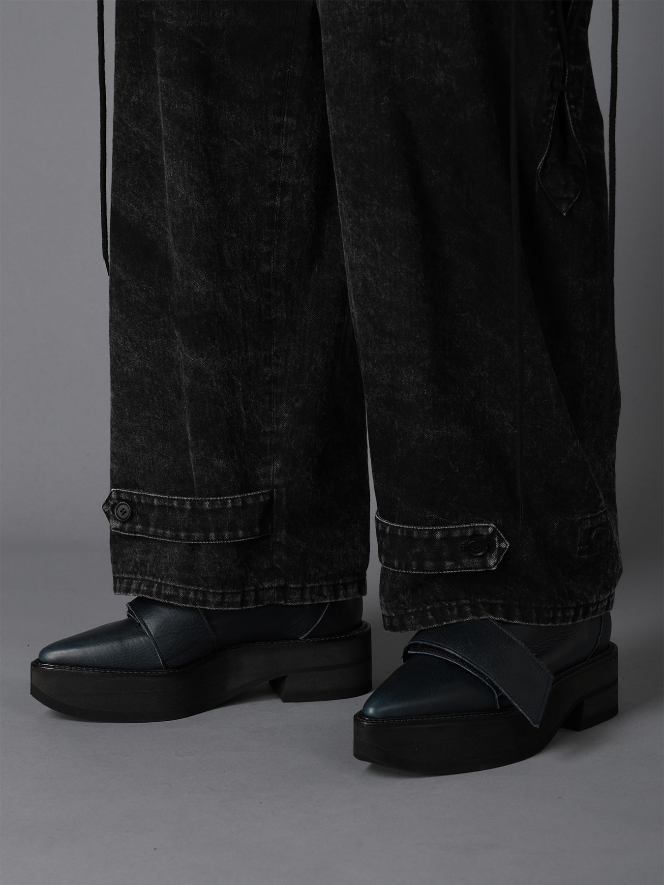 CHEMICAL BLEACHED DENIM LACE UP PANTS(S Black): LIMI feu｜THE SHOP