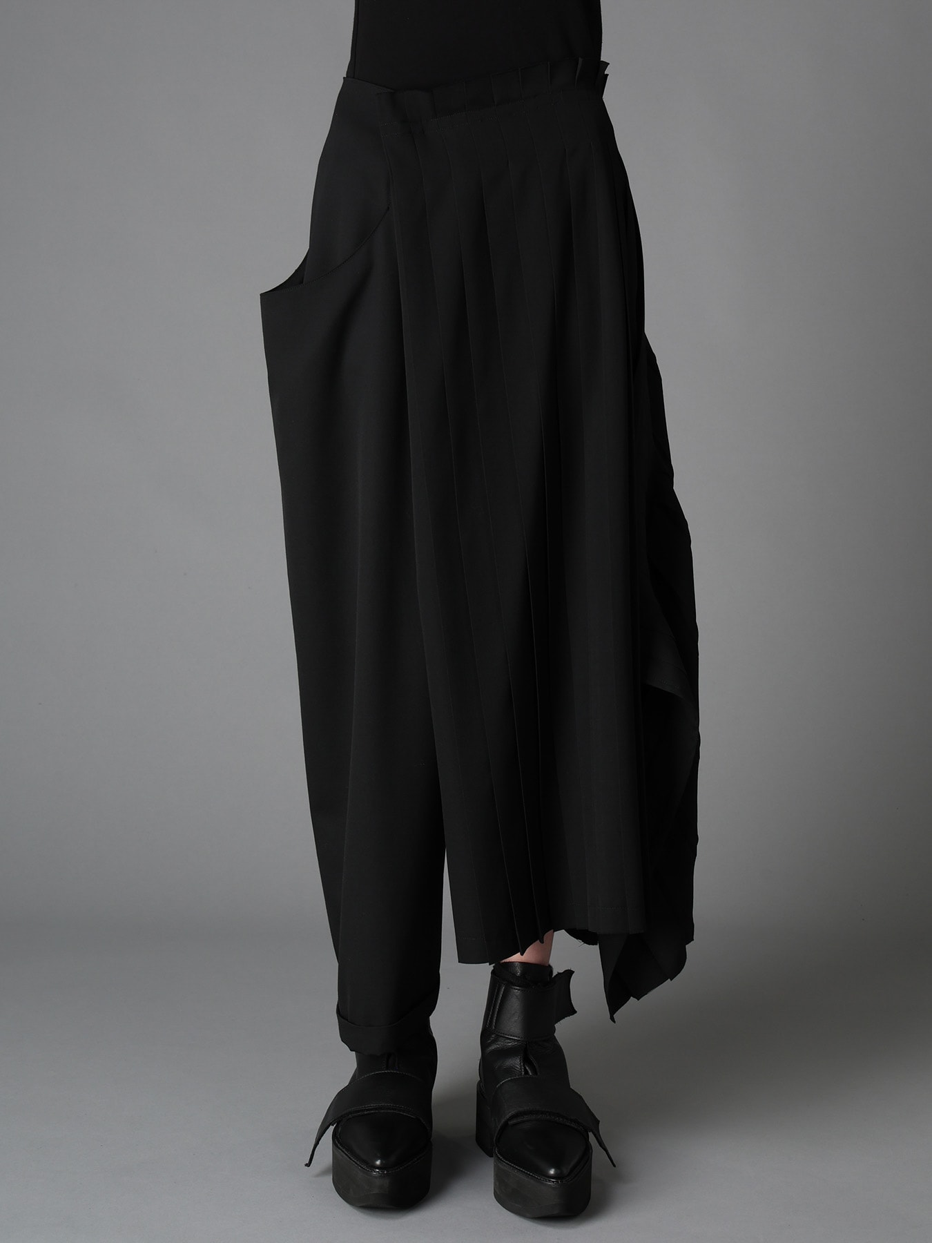 WOOL GABARDINE  PLEATED DETAIL SKORT