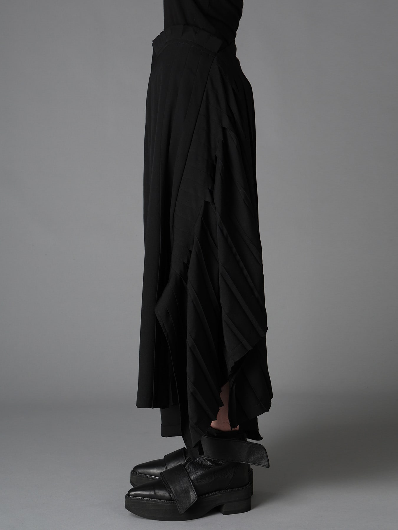 WOOL GABARDINE  PLEATED DETAIL SKORT