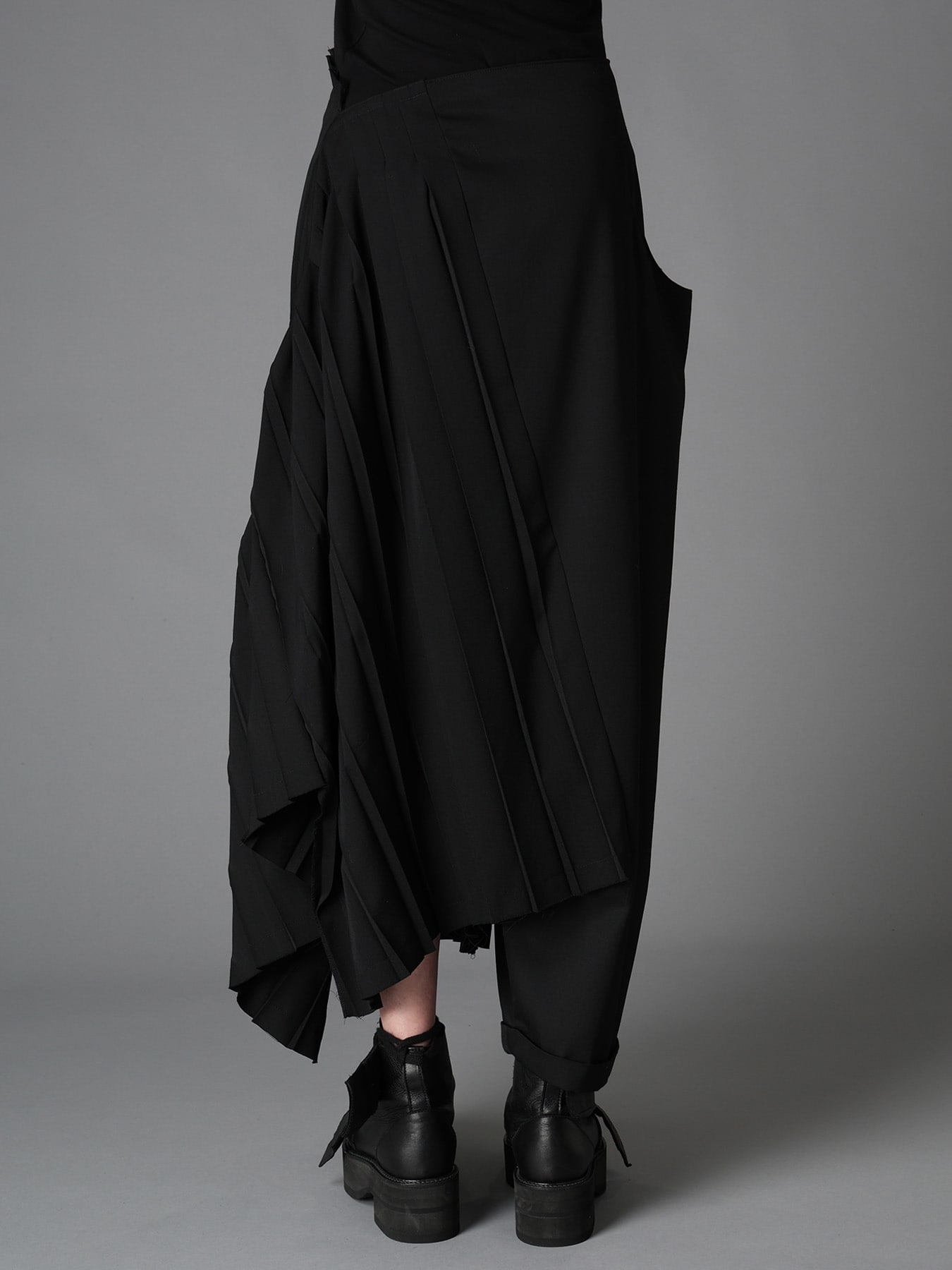 WOOL GABARDINE  PLEATED DETAIL SKORT