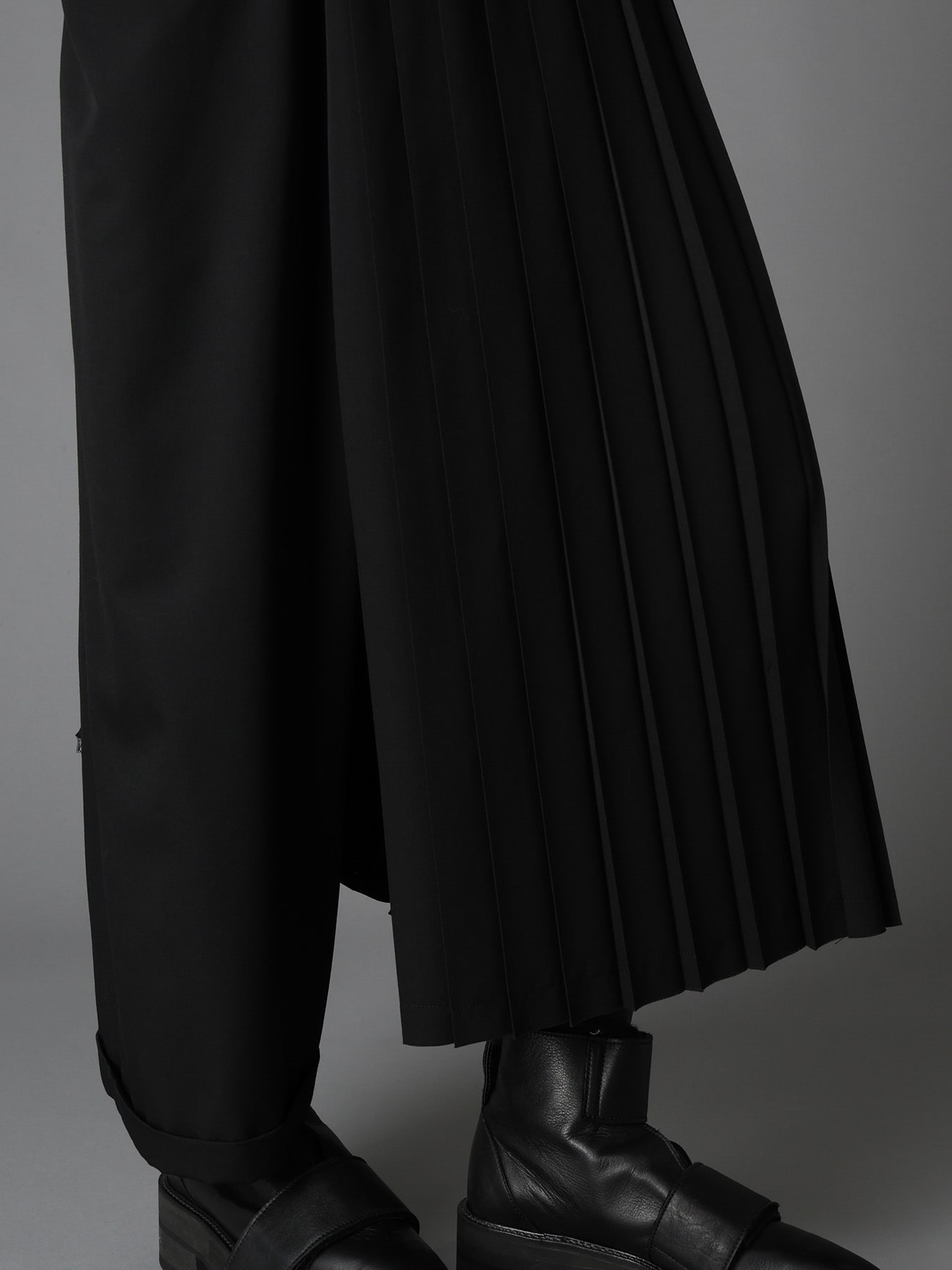 WOOL GABARDINE  PLEATED DETAIL SKORT