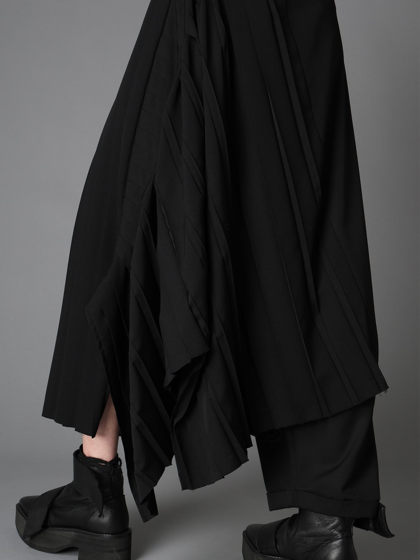 WOOL GABARDINE  PLEATED DETAIL SKORT