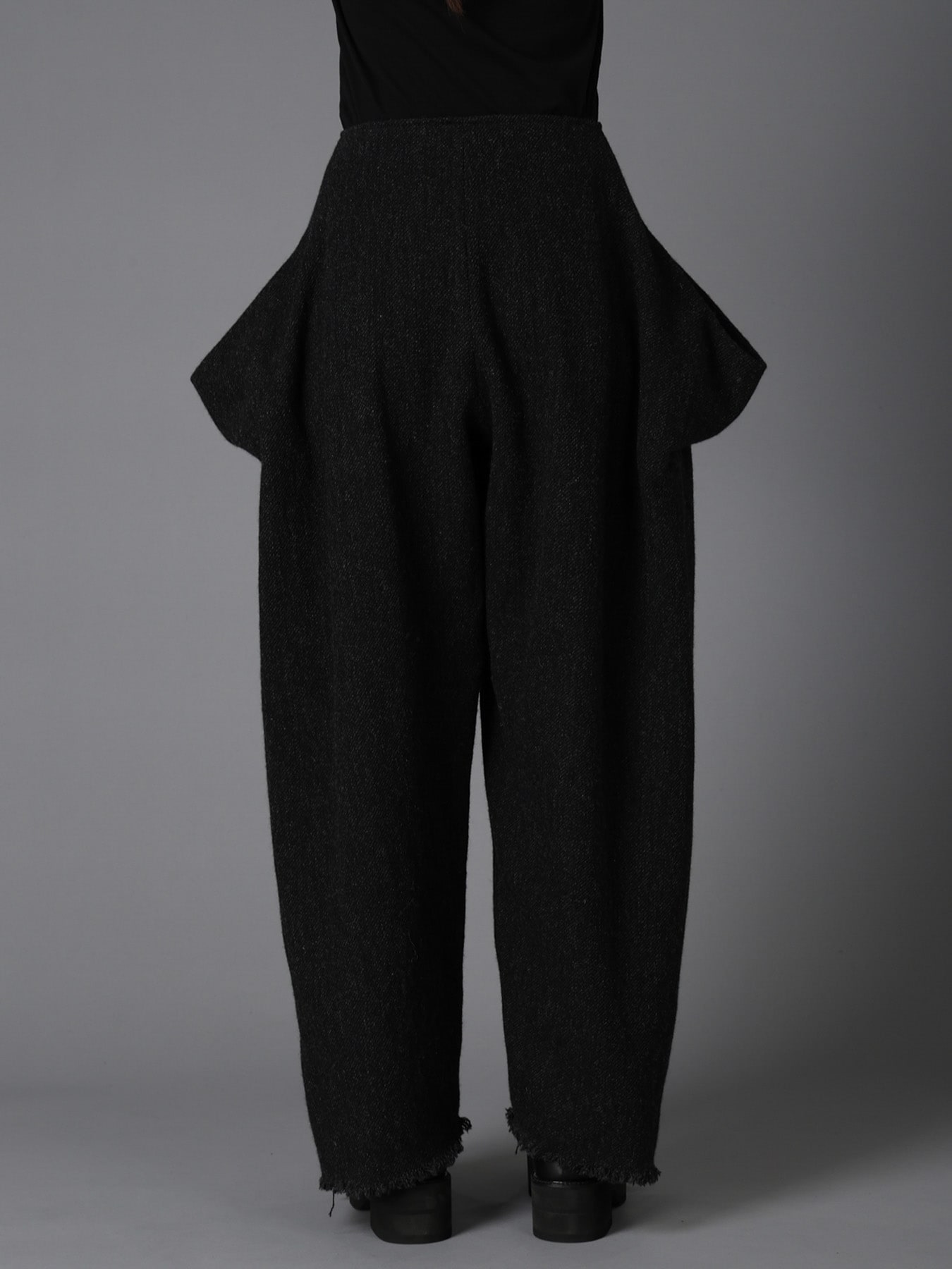 TOP DYED TWEED DRAPED POCKET PANTS