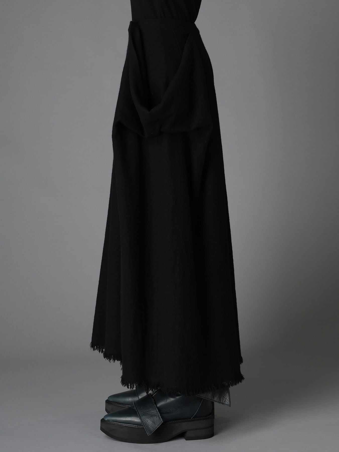 LIGHT SERGE A DRAPED POCKET SAILOR PANTS