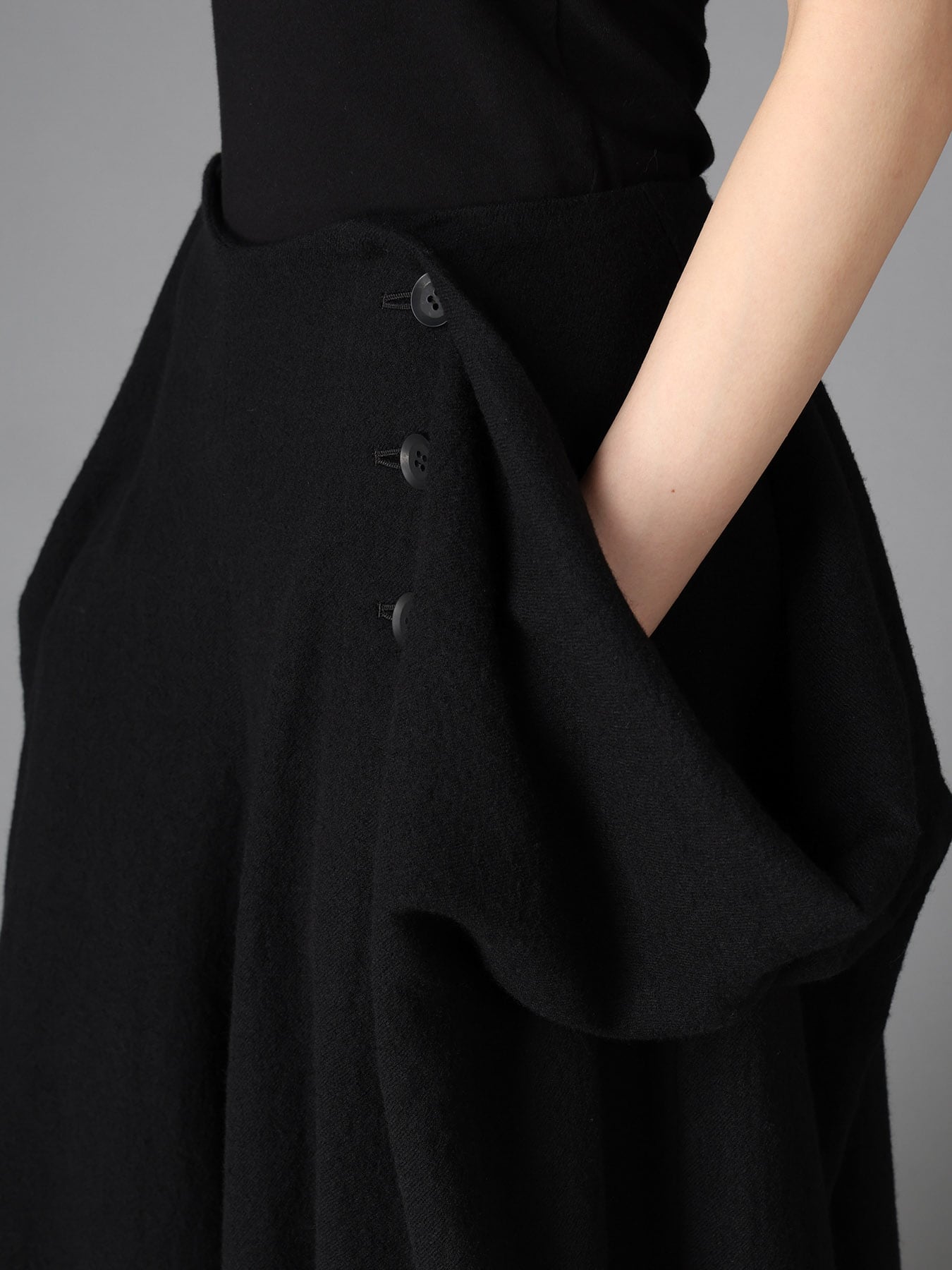 LIGHT SERGE A DRAPED POCKET SAILOR PANTS