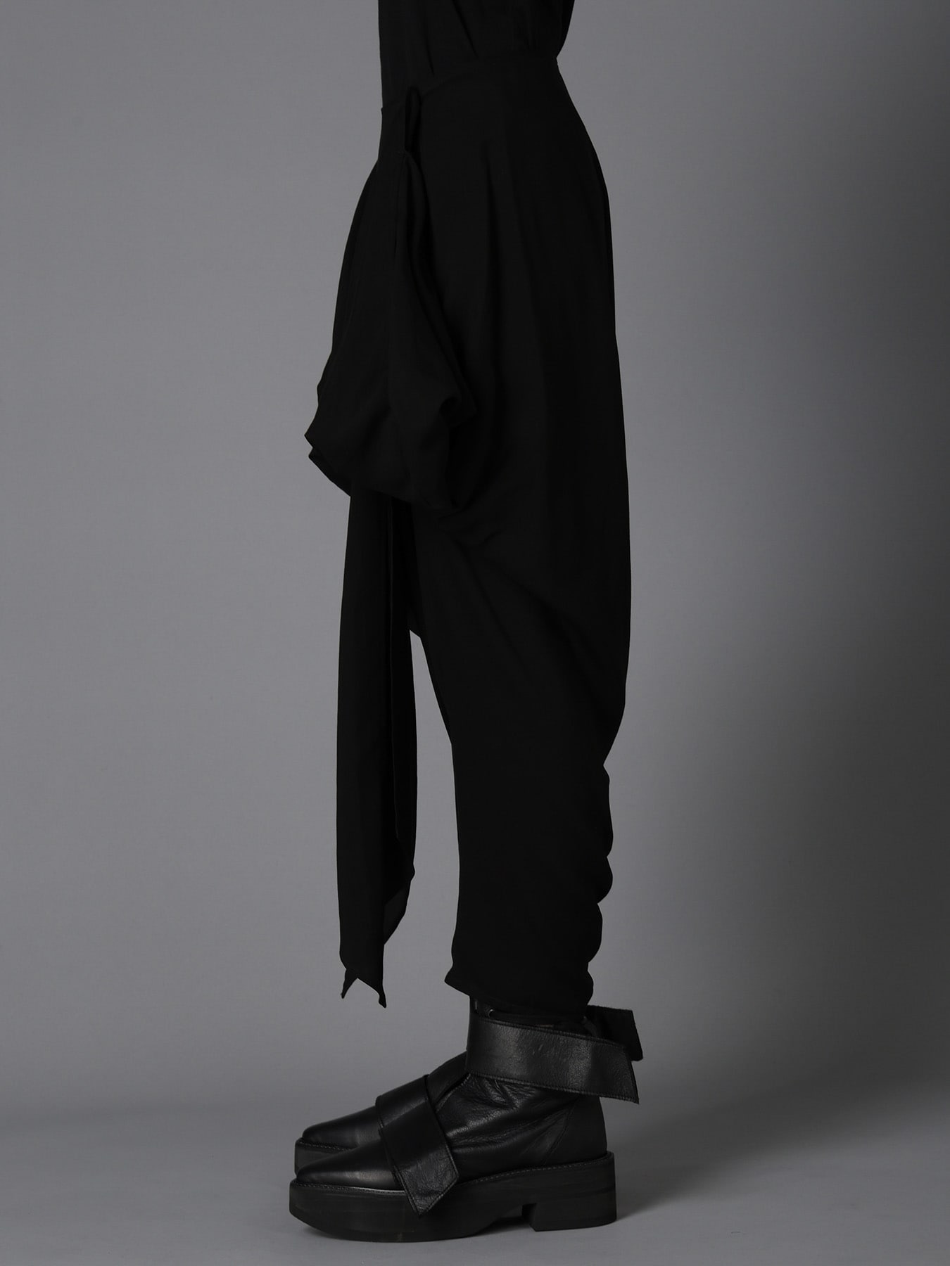HIGH TWIST GABARDINE DRAPED PANTS