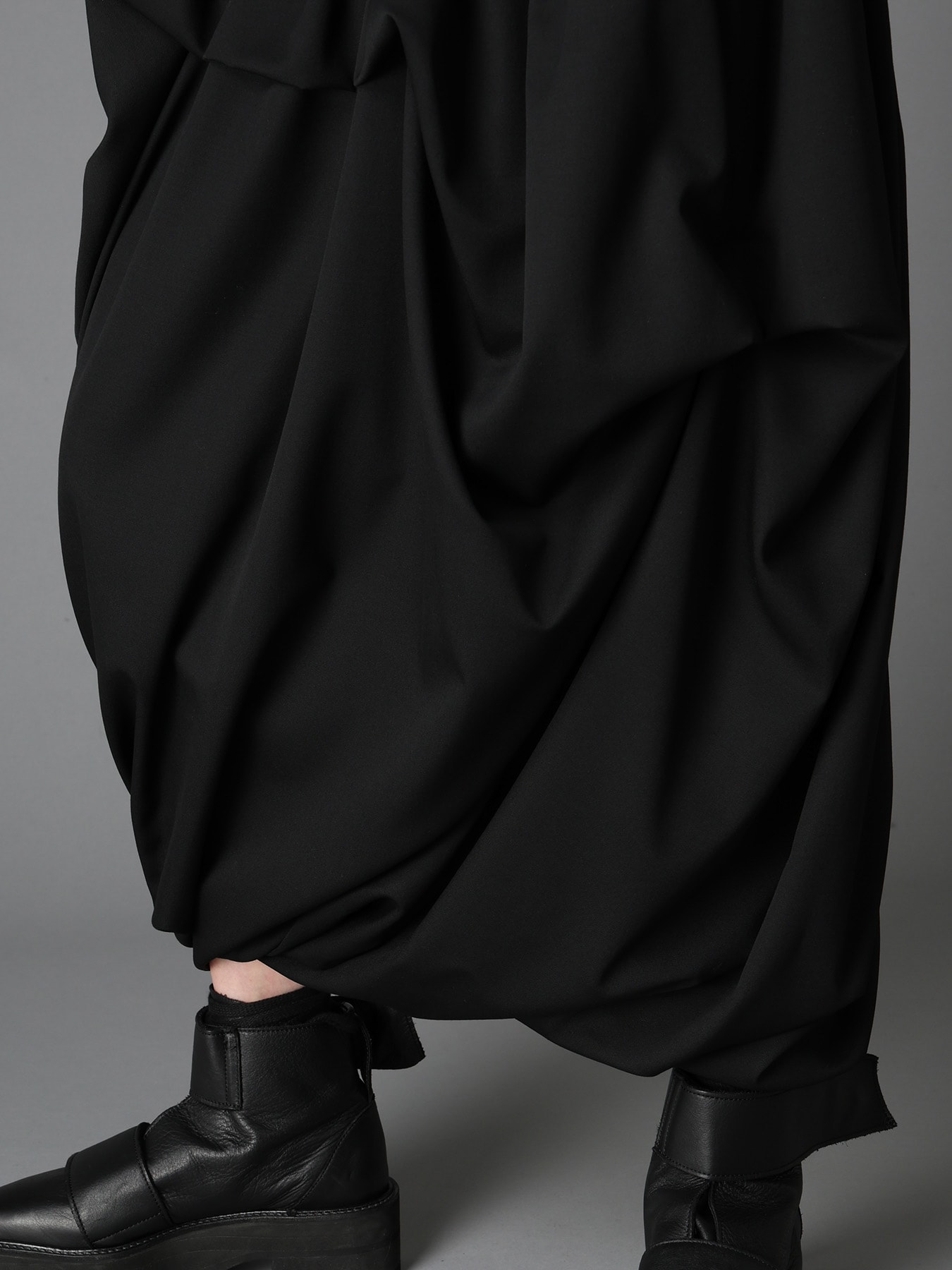 WOOL GABARDINE  BELTED BALLOON SKIRT