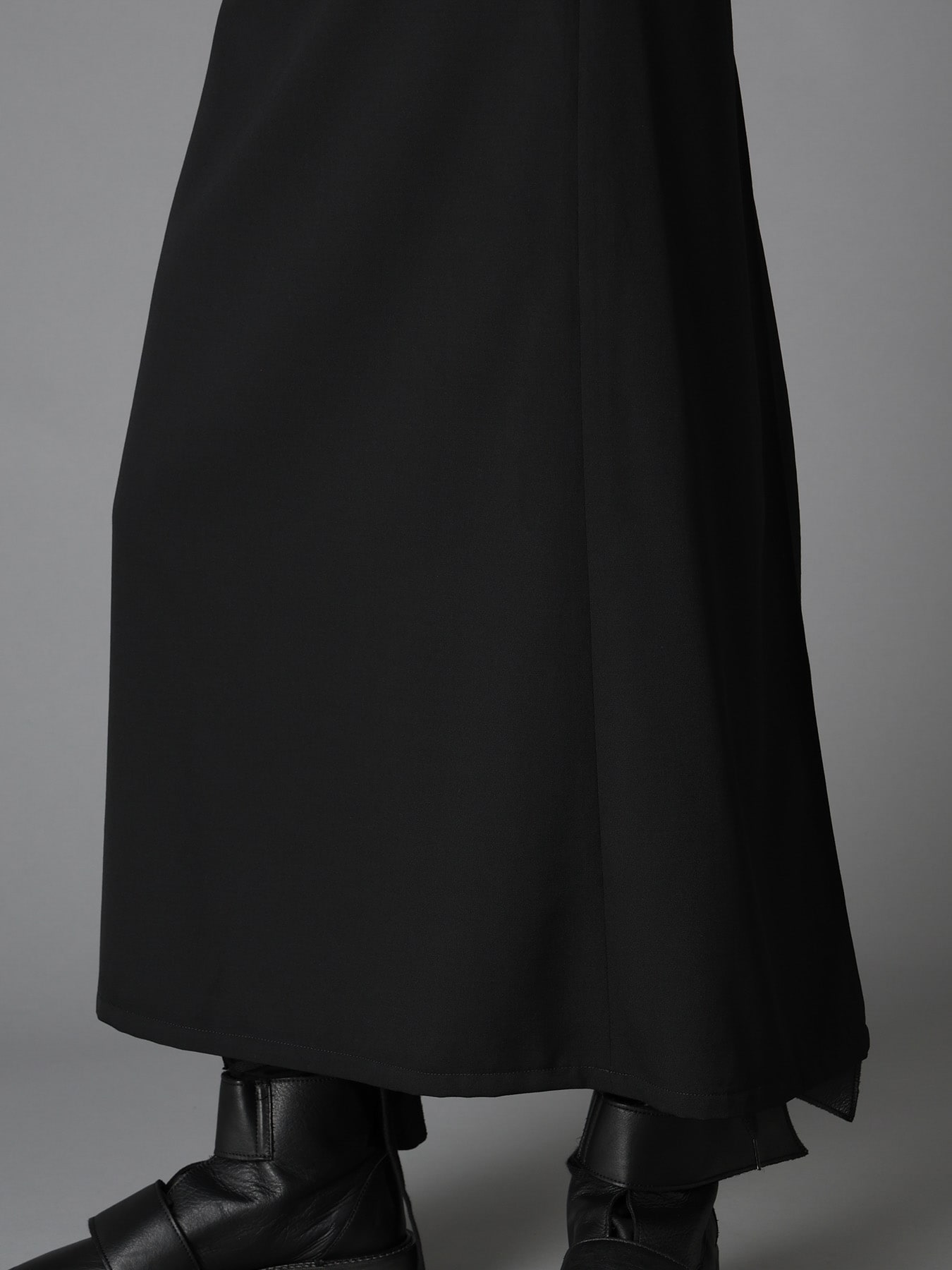 WOOL GABARDINE  BACK SLIT SKIRT