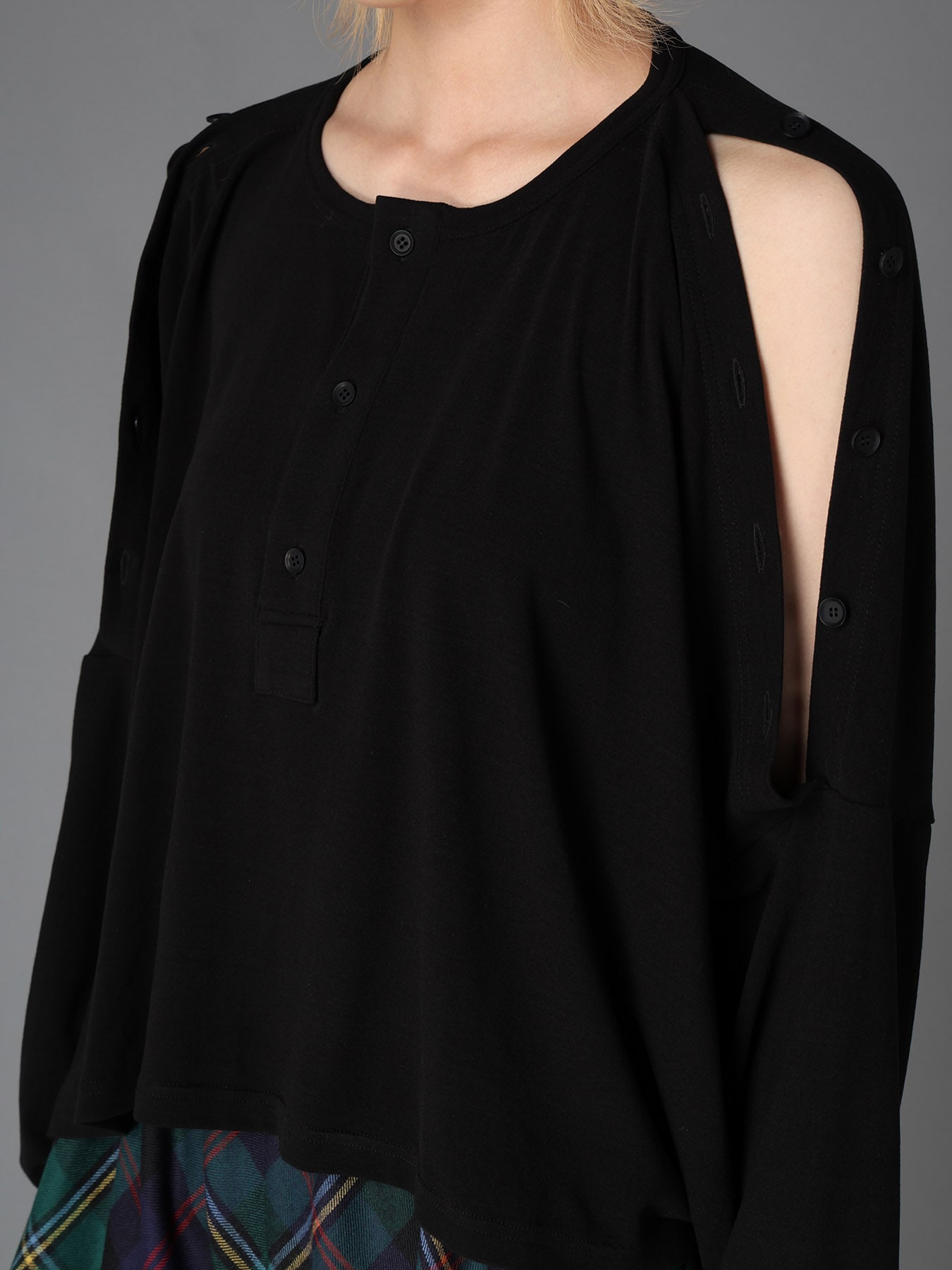 BRUSHED STRETCH JERSEY SHOULDER OPEN SHORT T