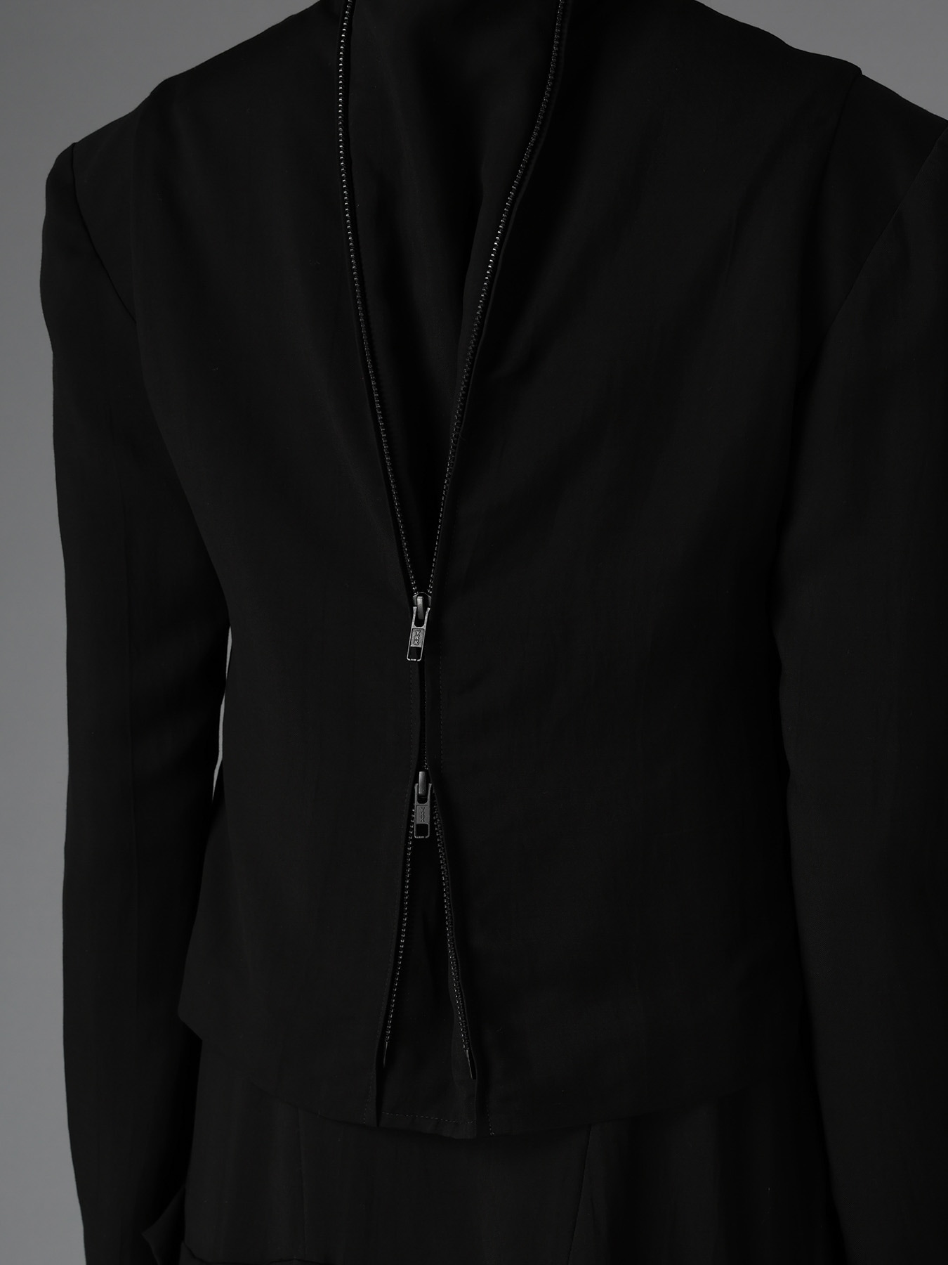 HIGH TWIST GABARDINE GUSSETED STAND COLLAR BLOUSON