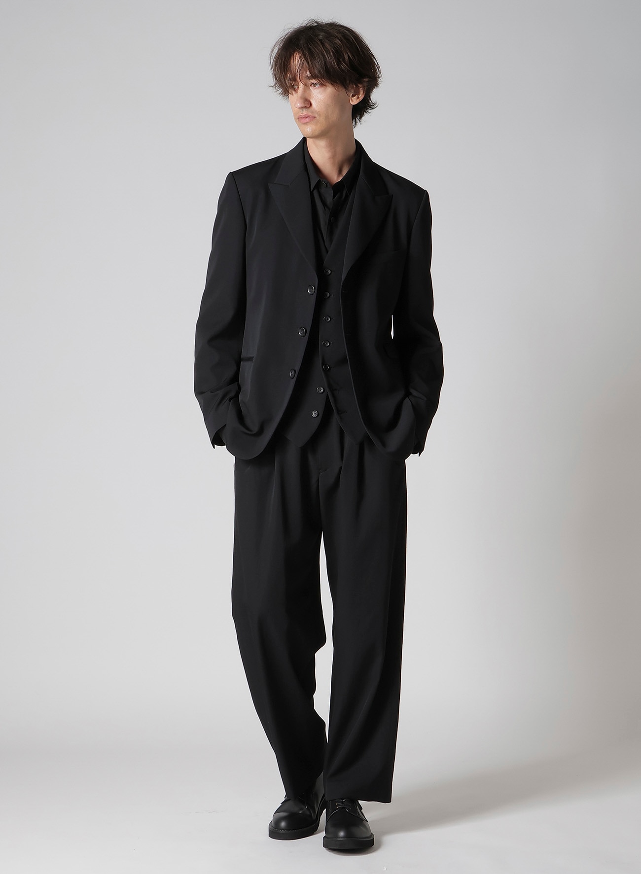 WOOL GABARDINE PEACKED LAPEL 2-BUTTON JACKET