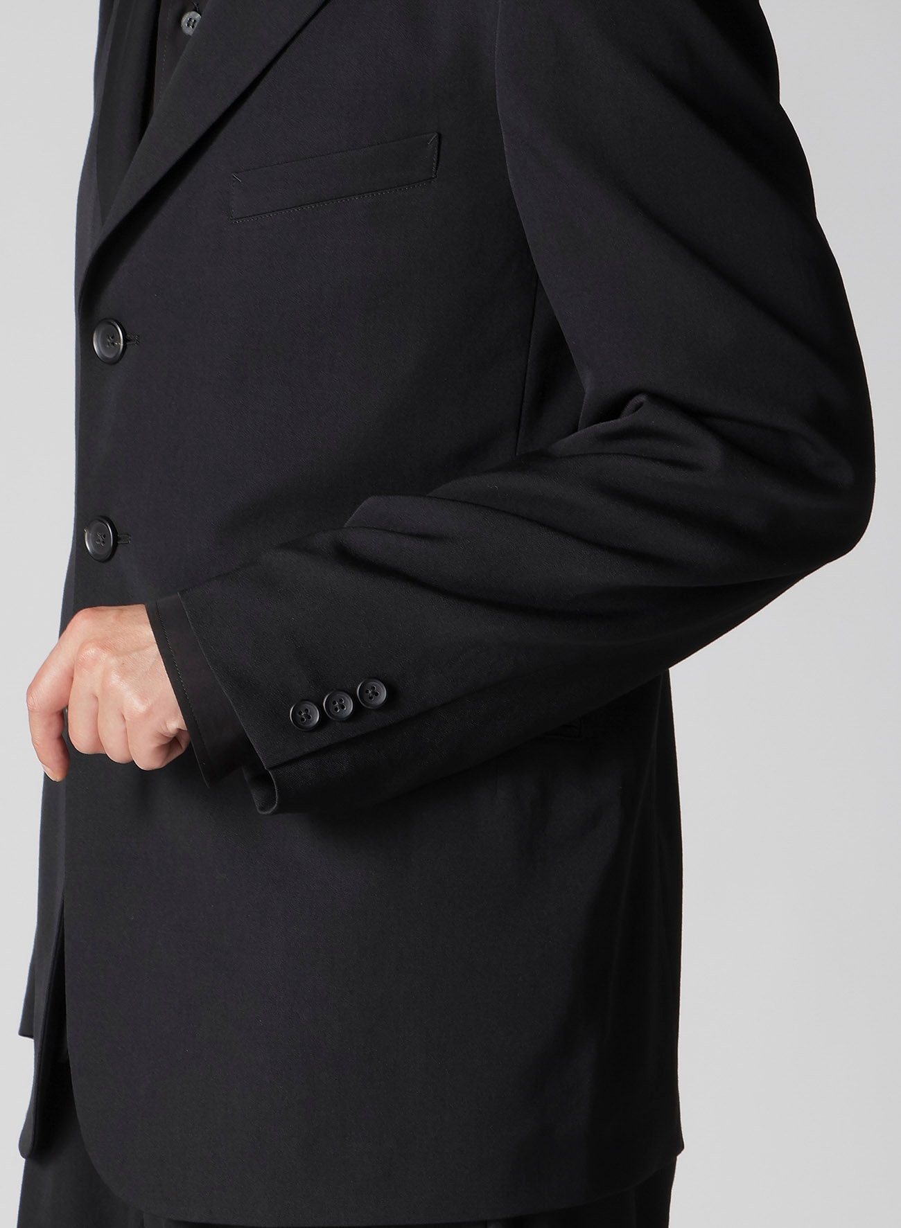 WOOL GABARDINE PEACKED LAPEL 2-BUTTON JACKET