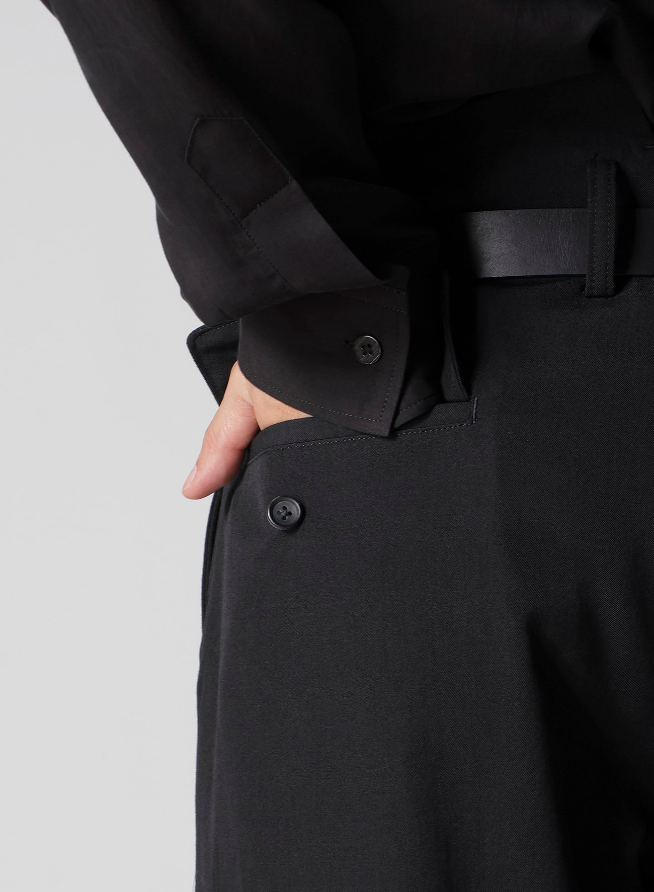 WOOL GABARDINE COIN POCKET TUCK PANTS