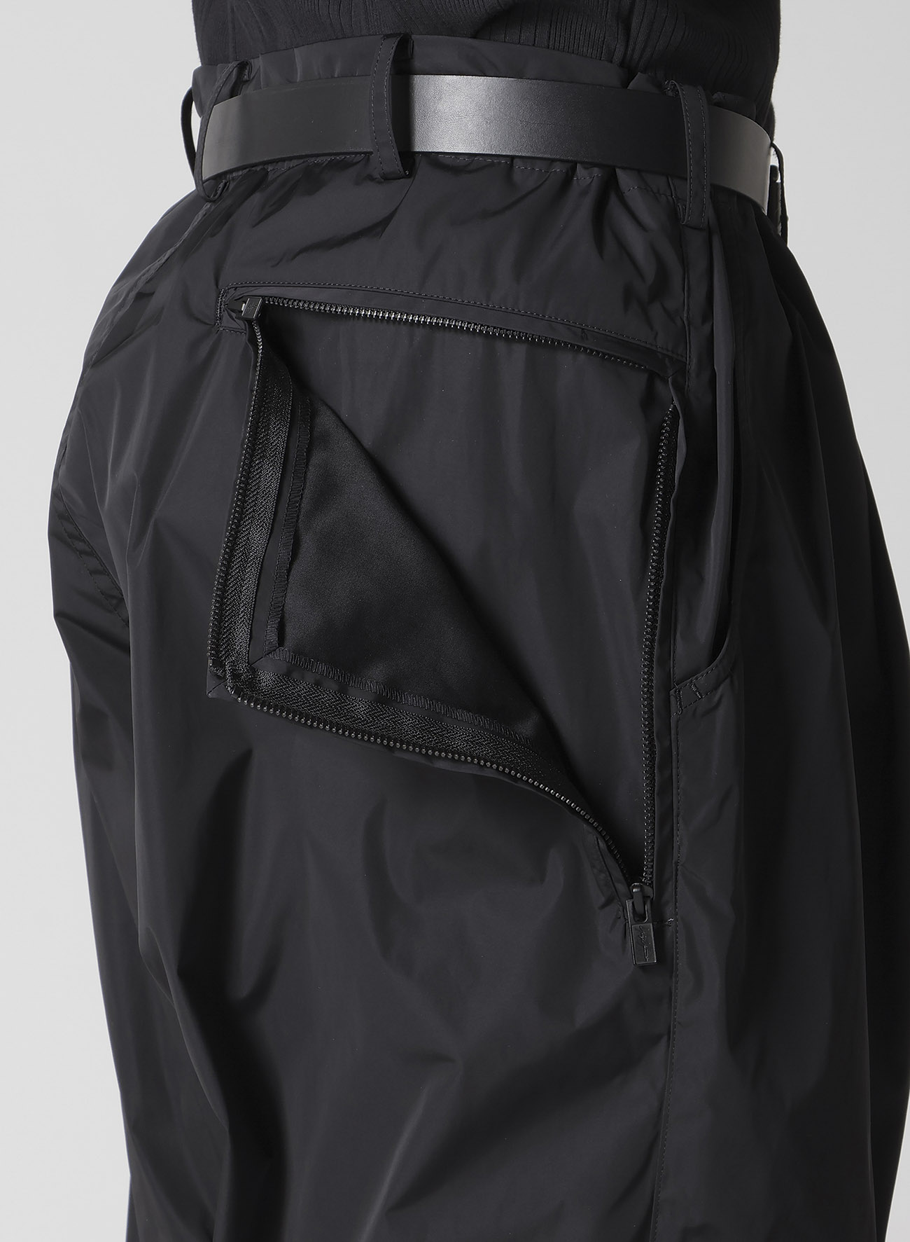 NYLON TAFFETA SIDE ZIP PANTS