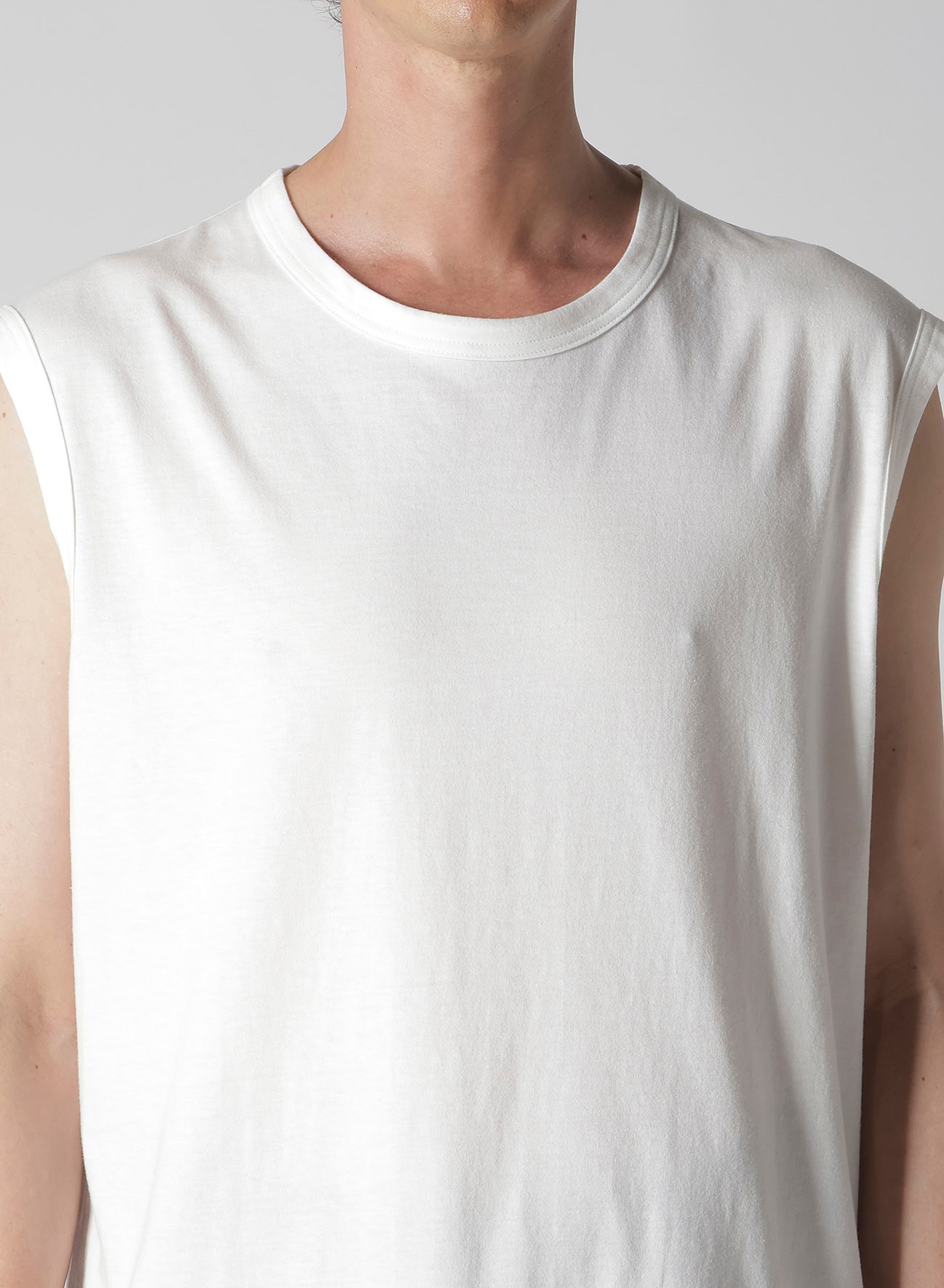 BAT PRINT SLEEVELESS TEE