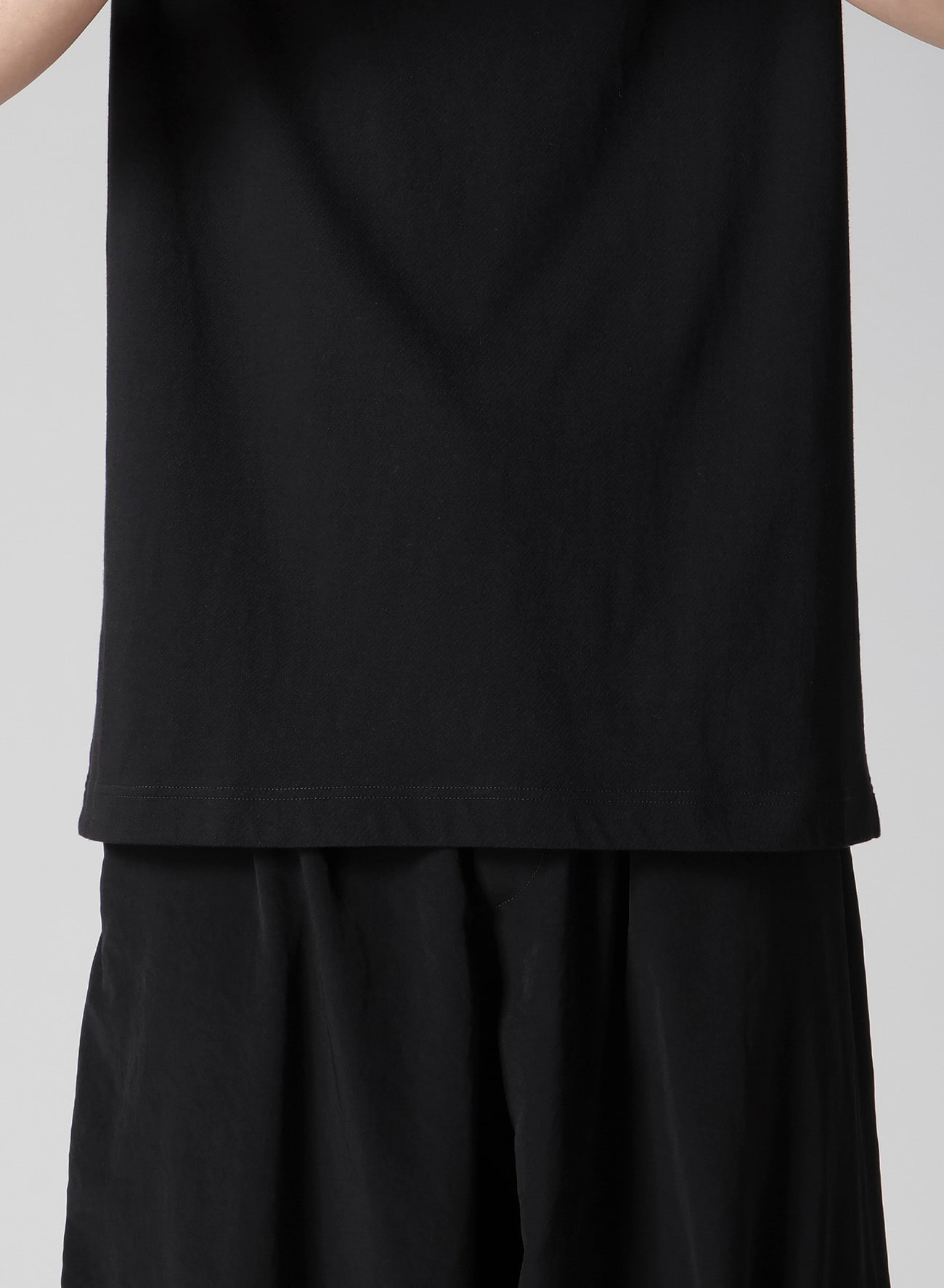 BAT PRINT SLEEVELESS TEE