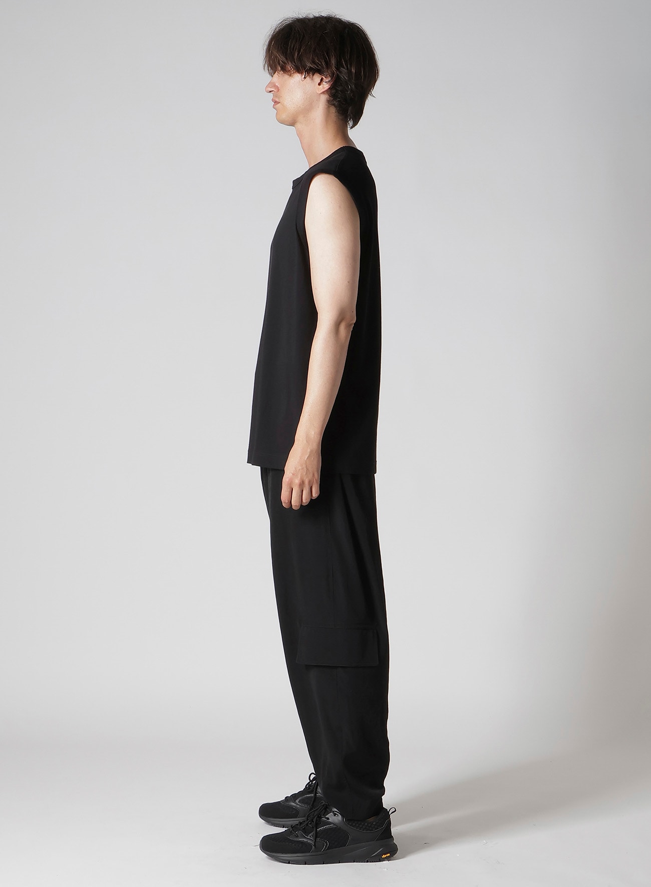 BAT PRINT SLEEVELESS TEE