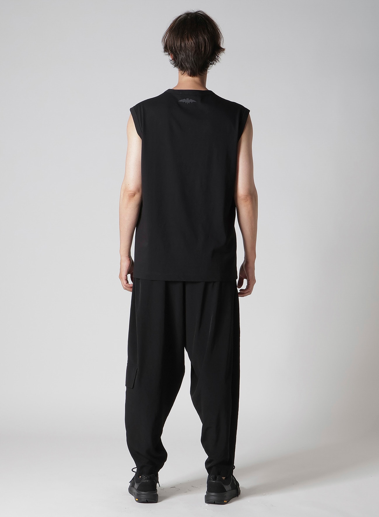 BAT PRINT SLEEVELESS TEE