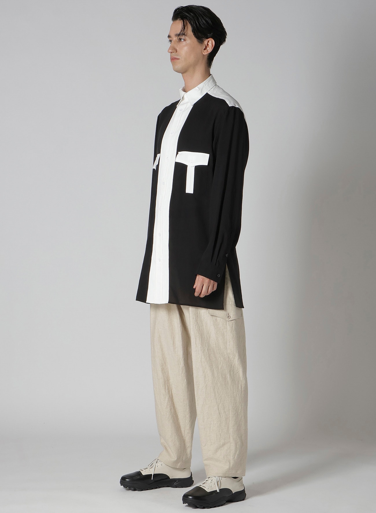 MONOCHROME PANEL TUCK COLLAR SHIRT