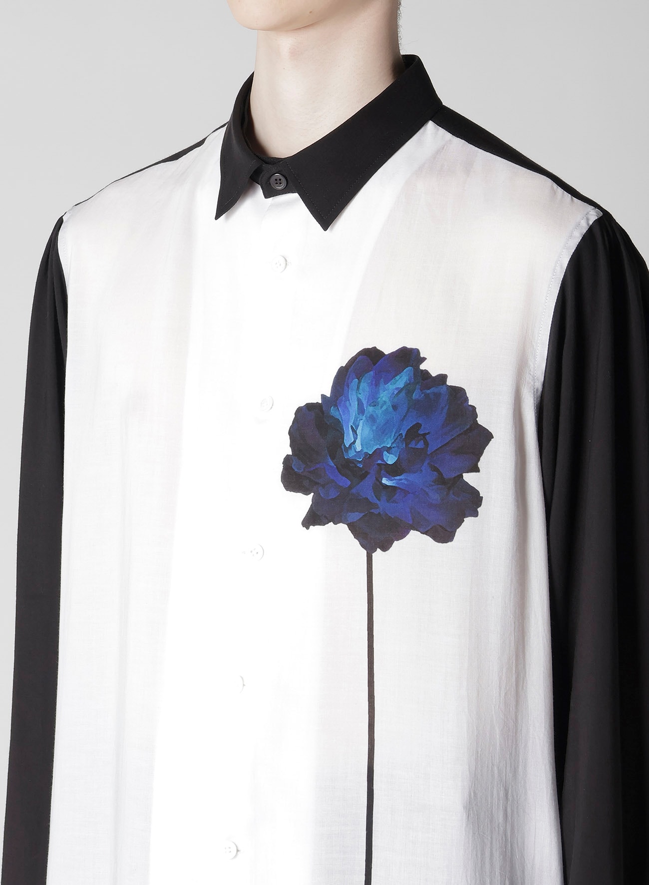 CELLULOSE LAWN SHIRT WITH ONE BLUE FLOWER