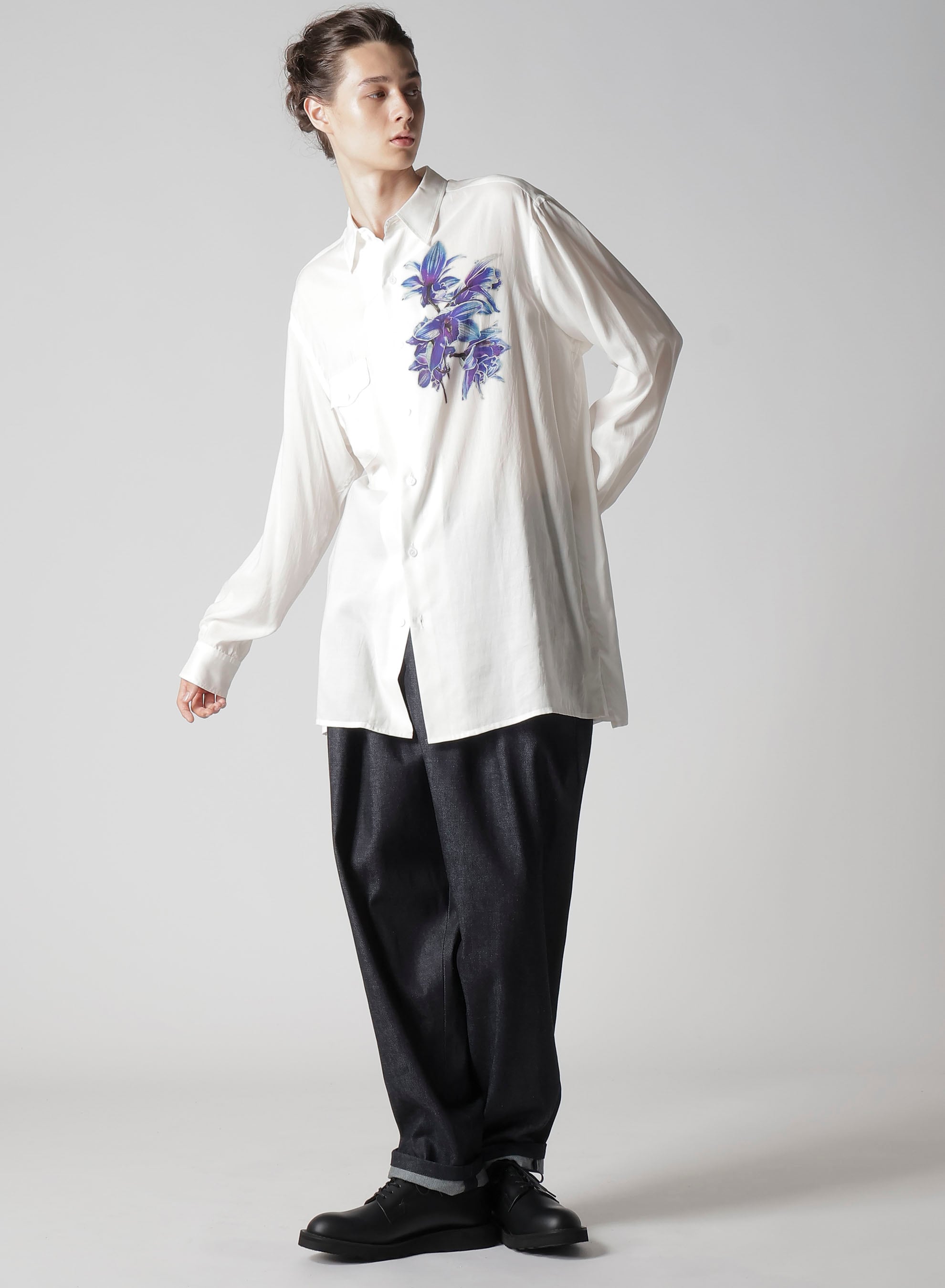 REGULAR COLLAR SHIRT WITH BLUE FLOWER PRINT