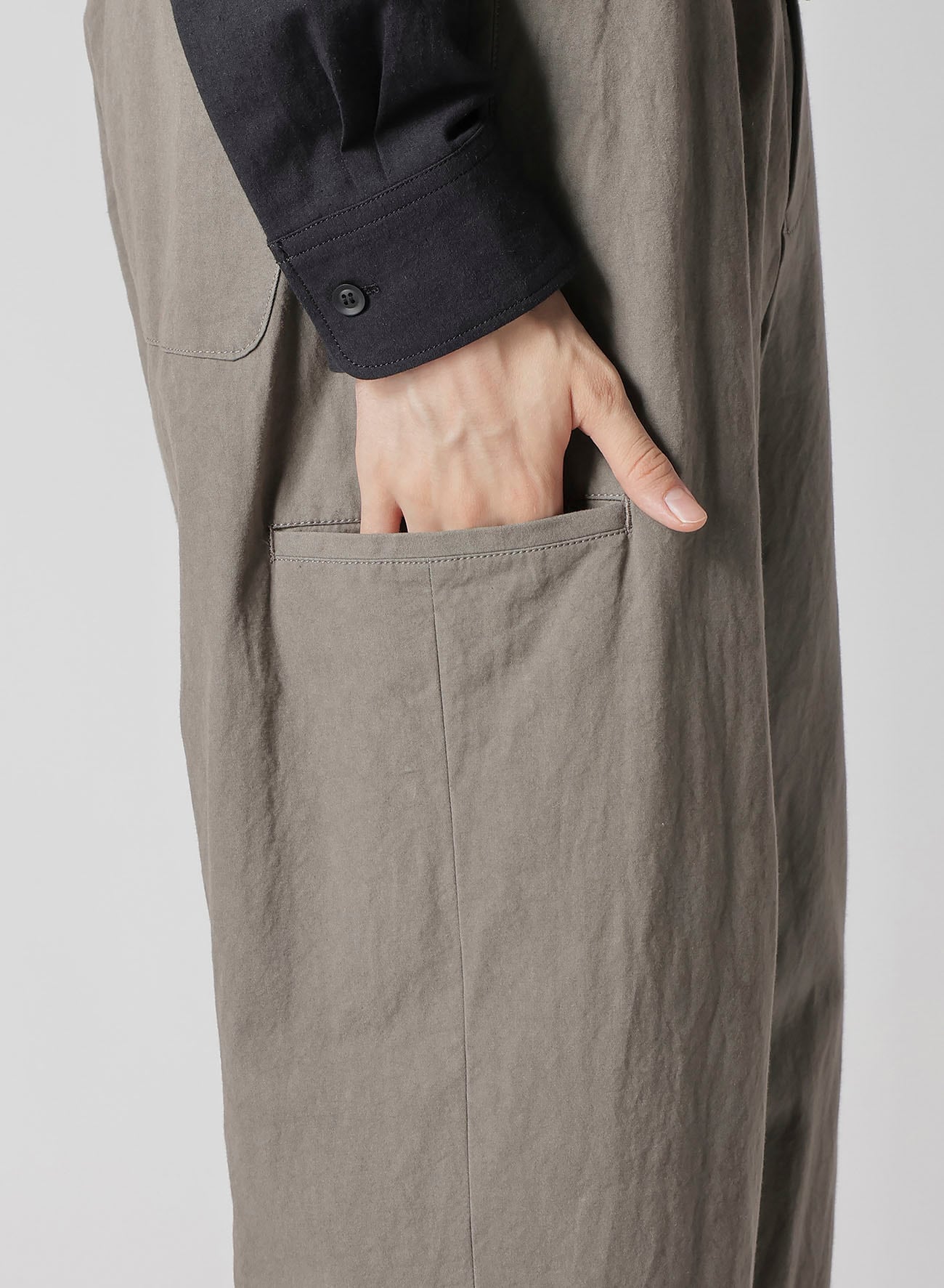 【1/11 10:00 Release】COTTON POPLIN PANTS WITH RIGHT AND LEFT LEG POCKETS