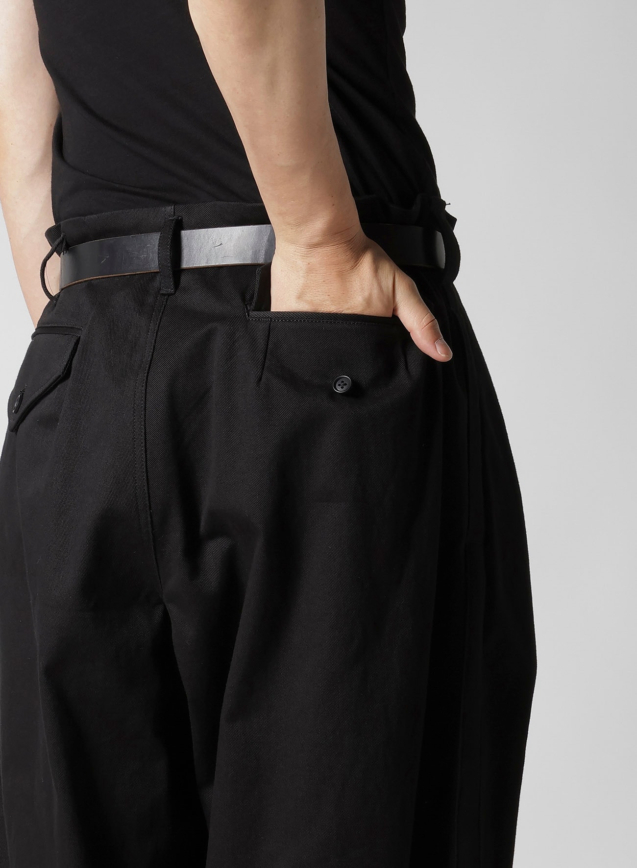 【12/6 10:00 Release】KATSURAGI PANTS WITH SIDE TAPE DETAIL