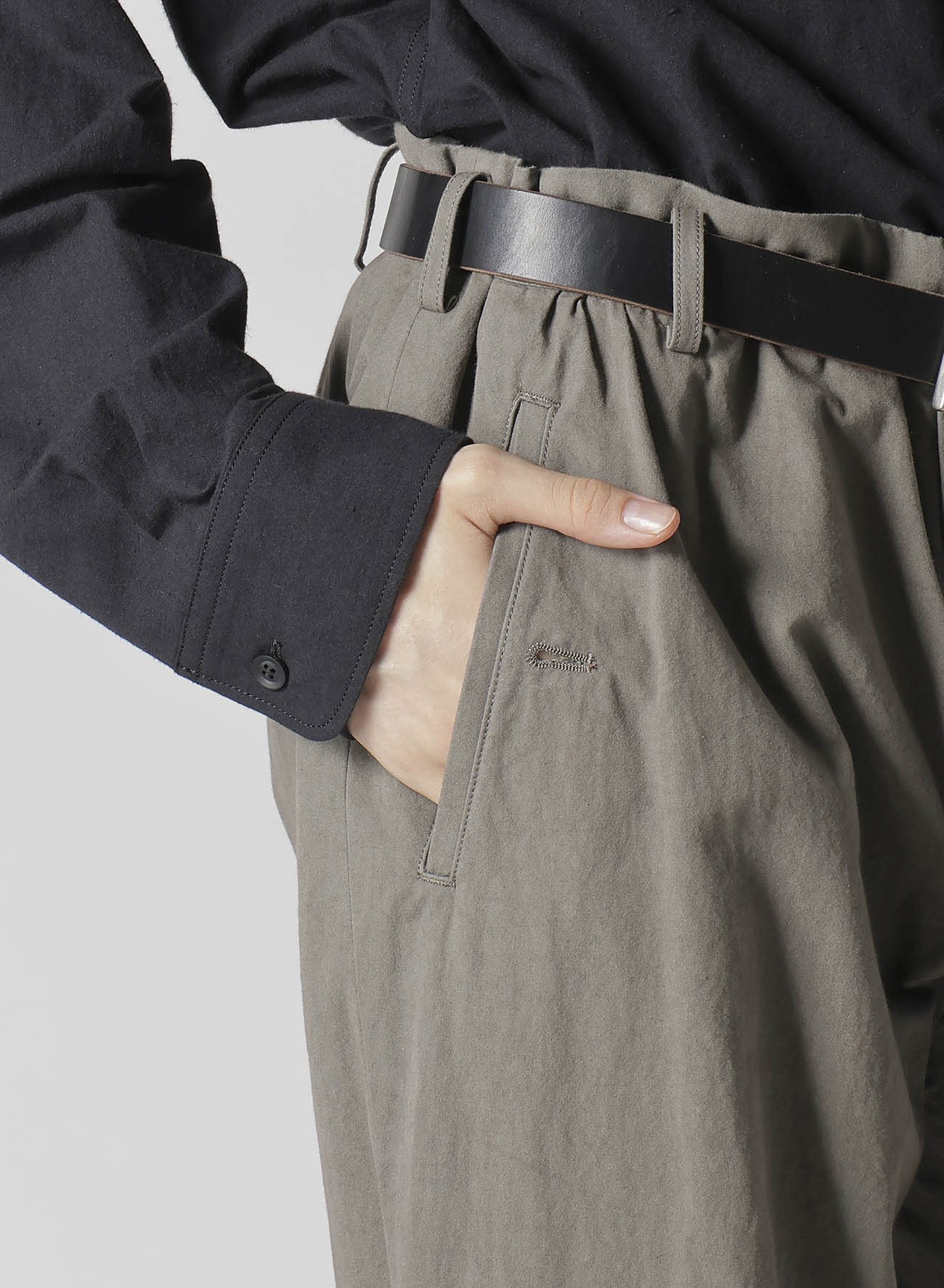 【1/11 10:00 Release】COTTON POPLIN PANTS WITH WAIST GATHERED