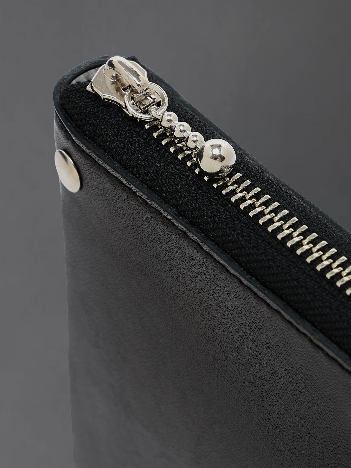 LEATHER ZIP WALLET