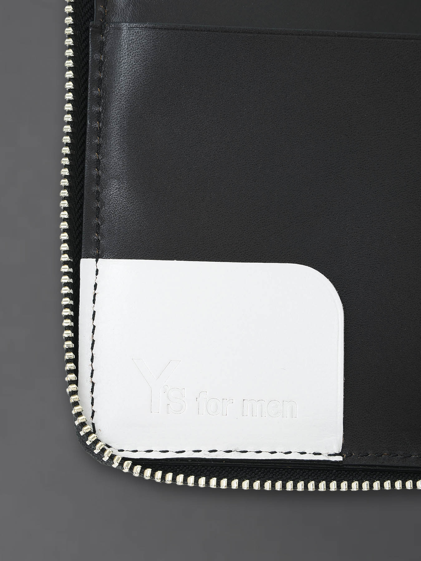 LEATHER ZIP WALLET