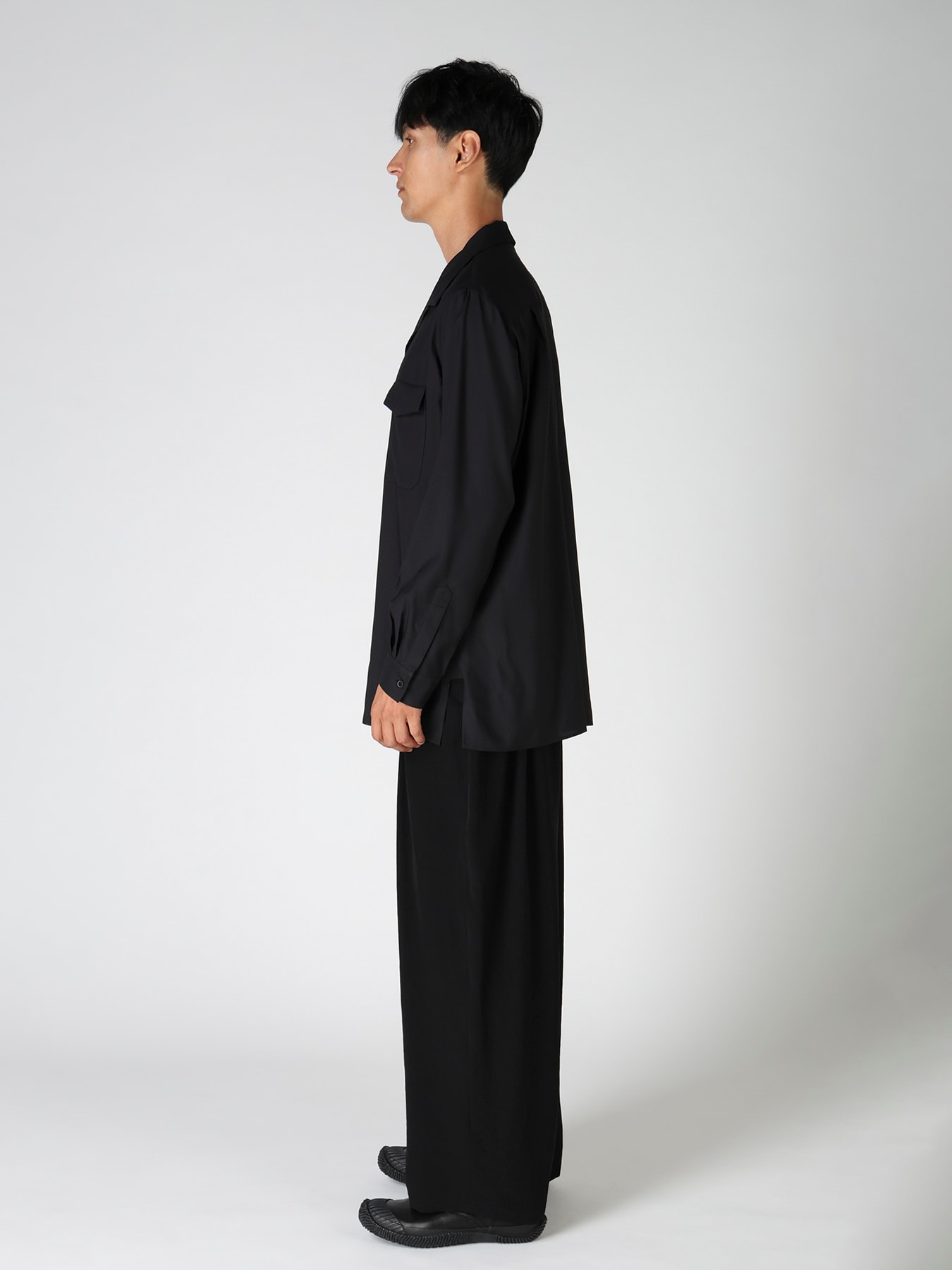 OPEN-COLLAR FLAP POCKET SHIRT