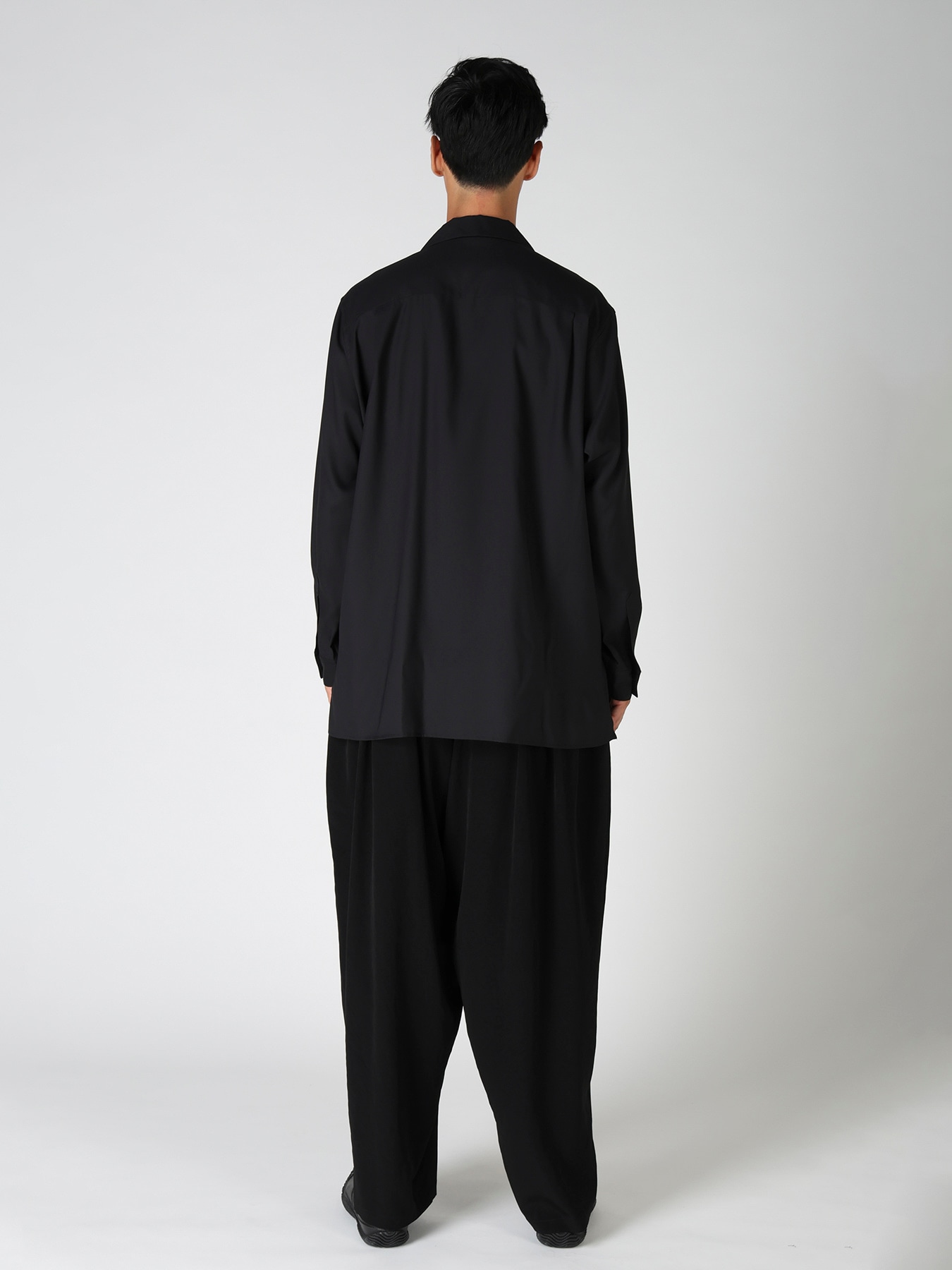 OPEN-COLLAR FLAP POCKET SHIRT