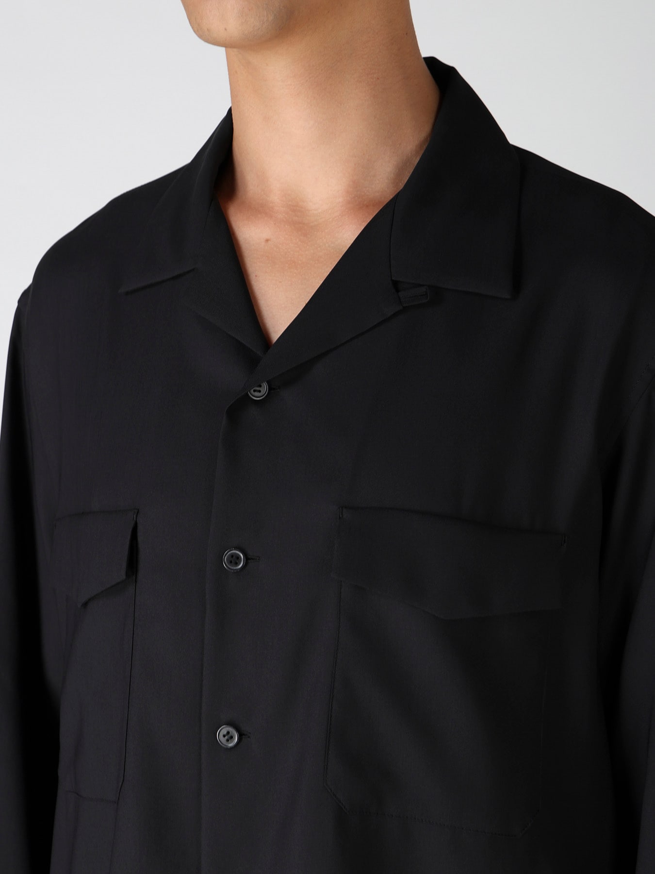 OPEN-COLLAR FLAP POCKET SHIRT