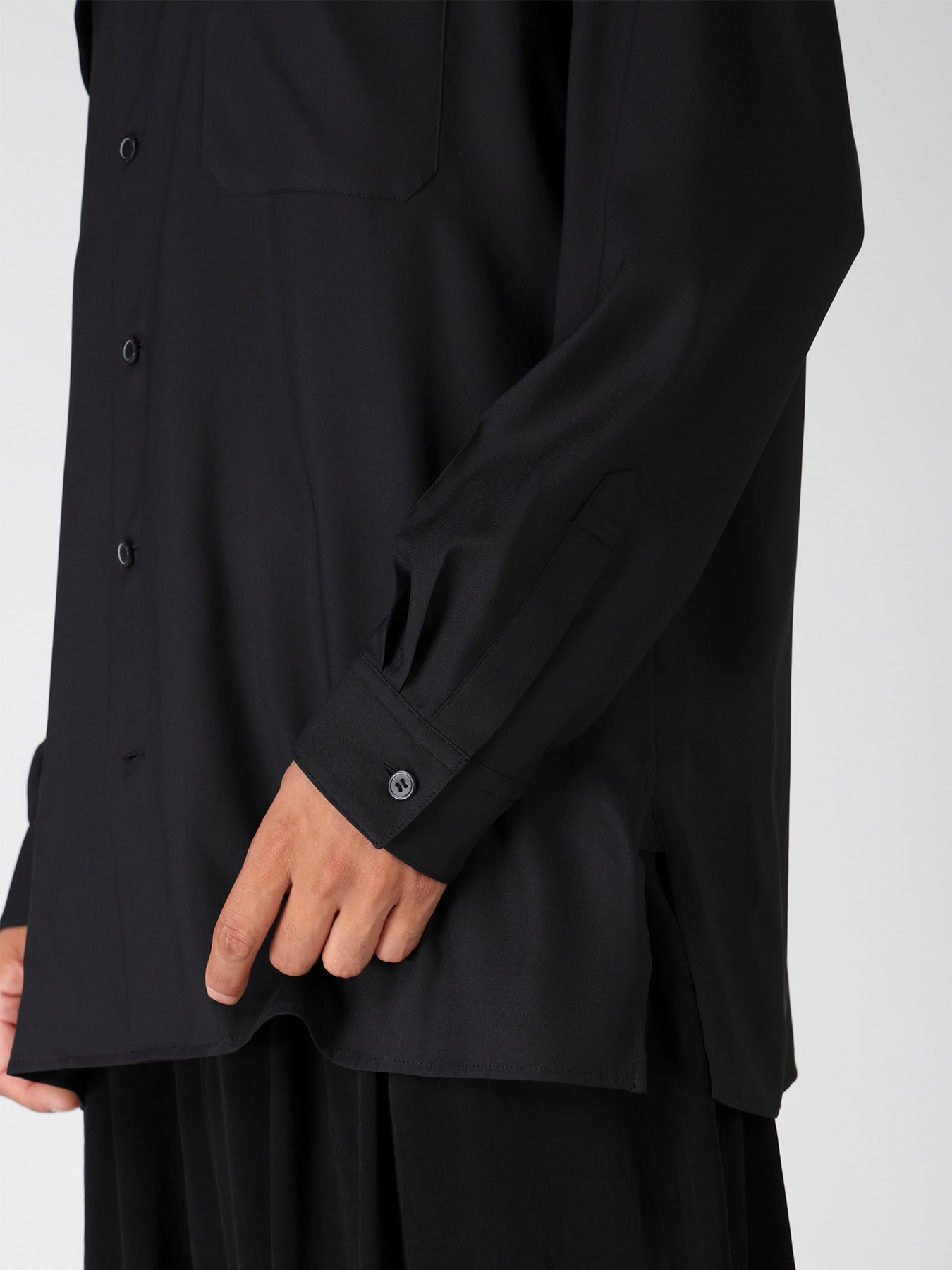 OPEN-COLLAR FLAP POCKET SHIRT