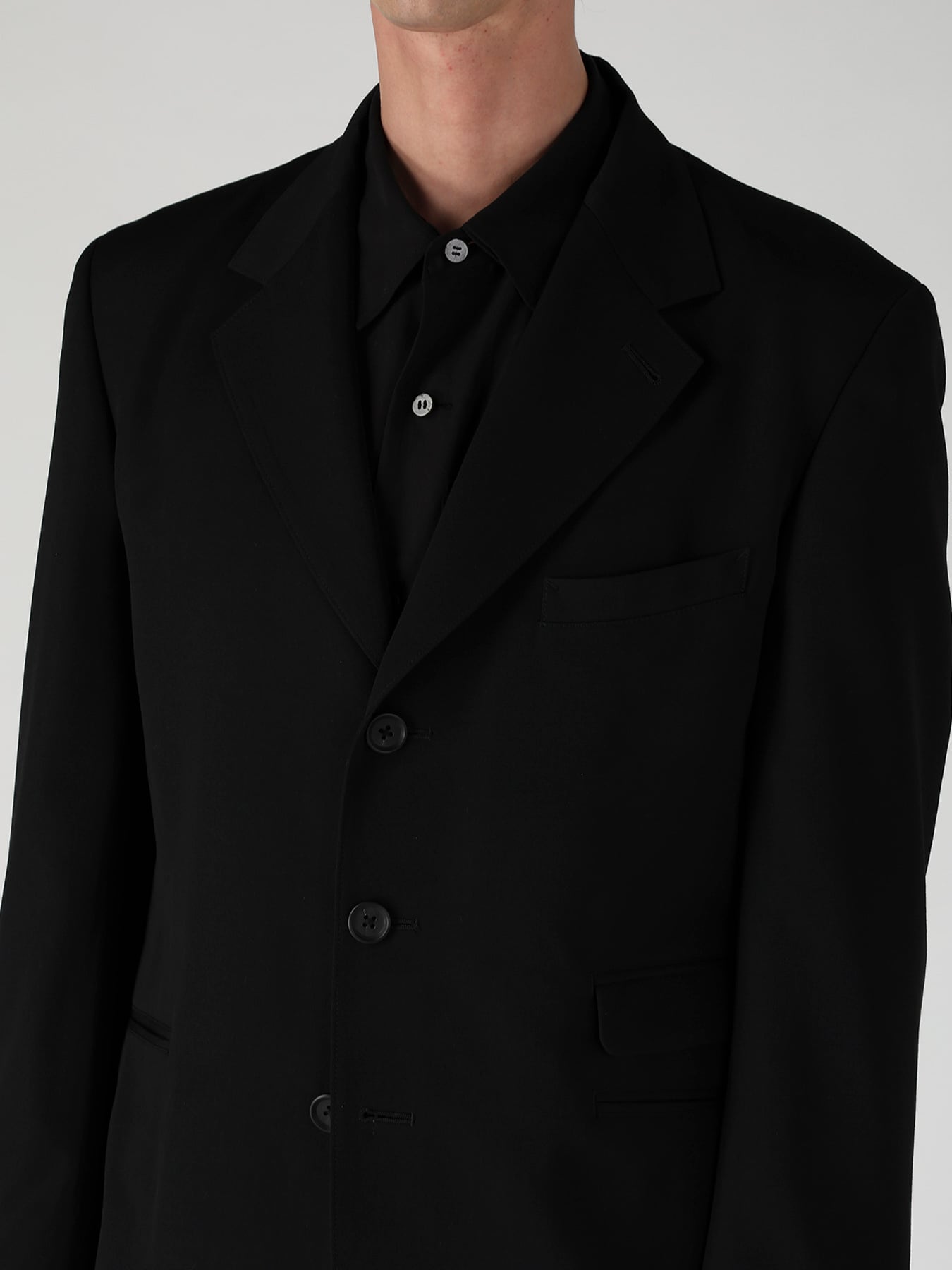 WOOL GABARDINE 3-BUTTON JACKET