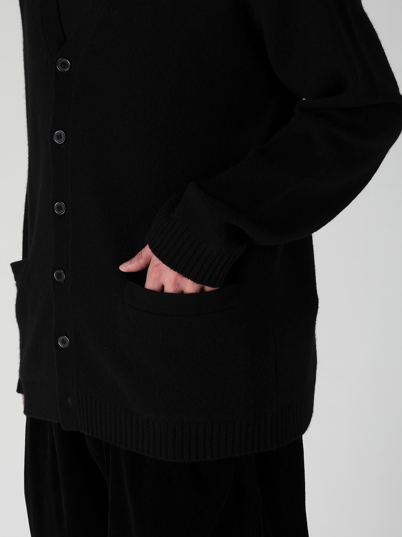 CASHMERE V-NECK CARDIGAN