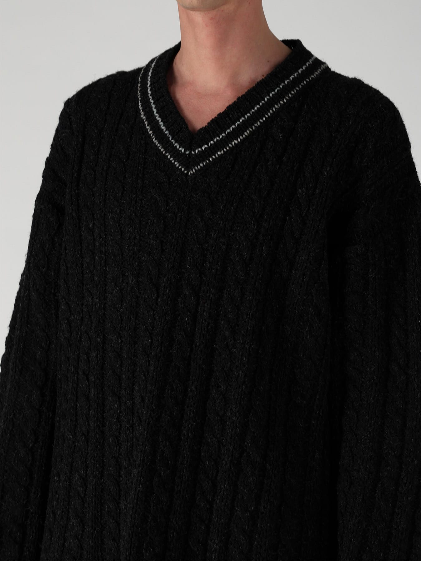 V NECK KNIT PO