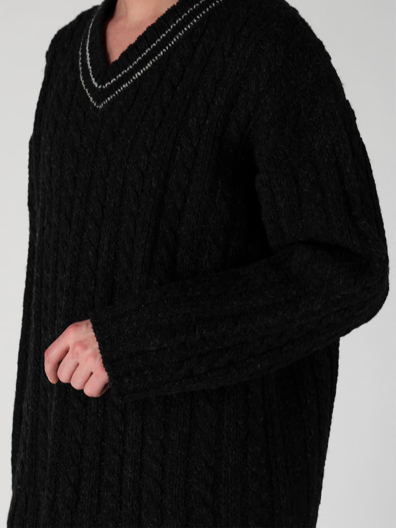 V NECK KNIT PO