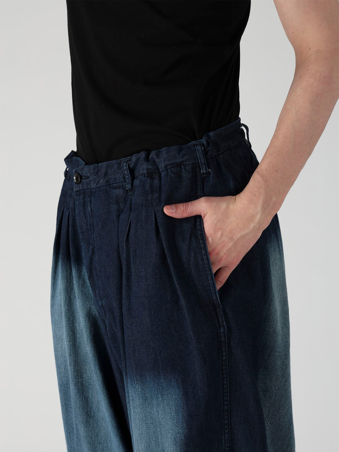 SPOTTED DENIM 12 TUCKS PANTS