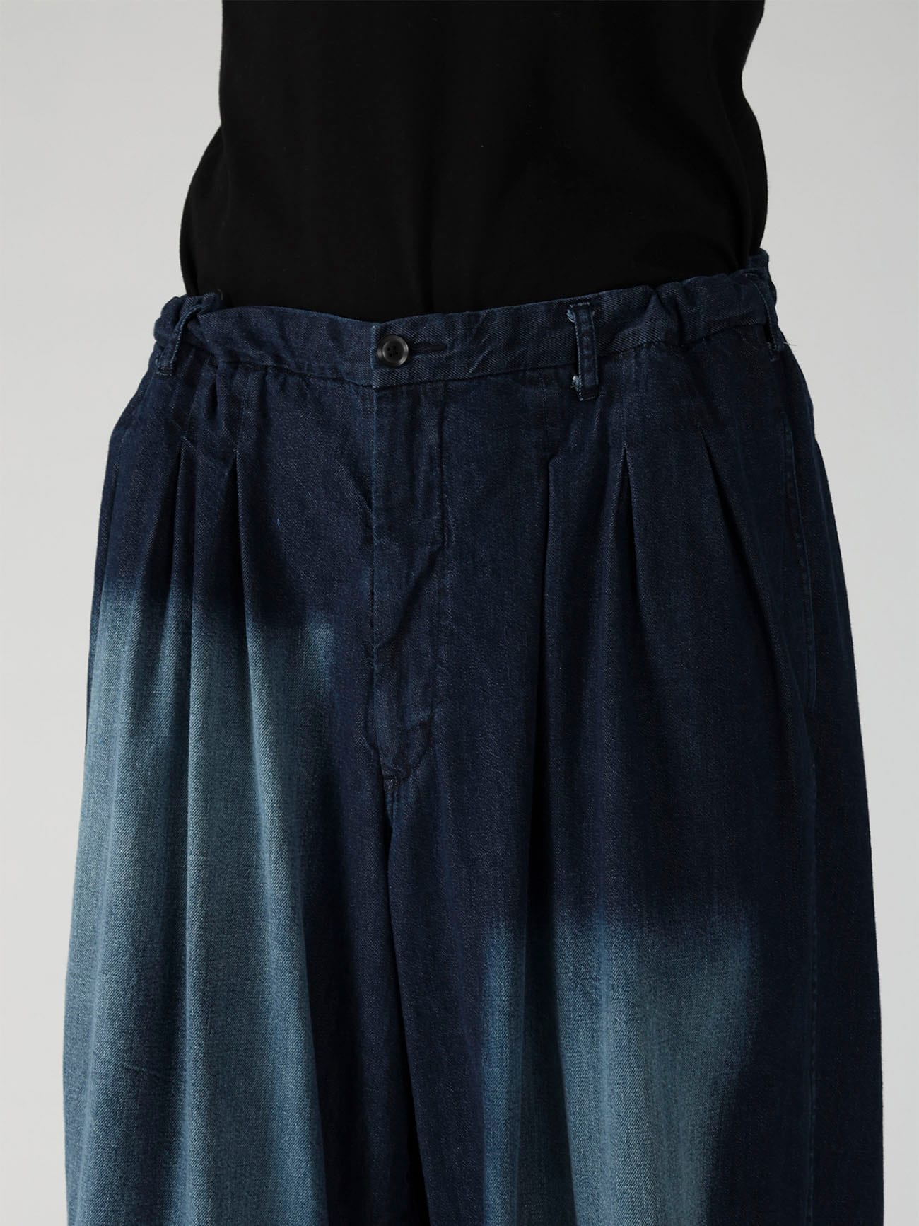 SPOTTED DENIM 12 TUCKS PANTS