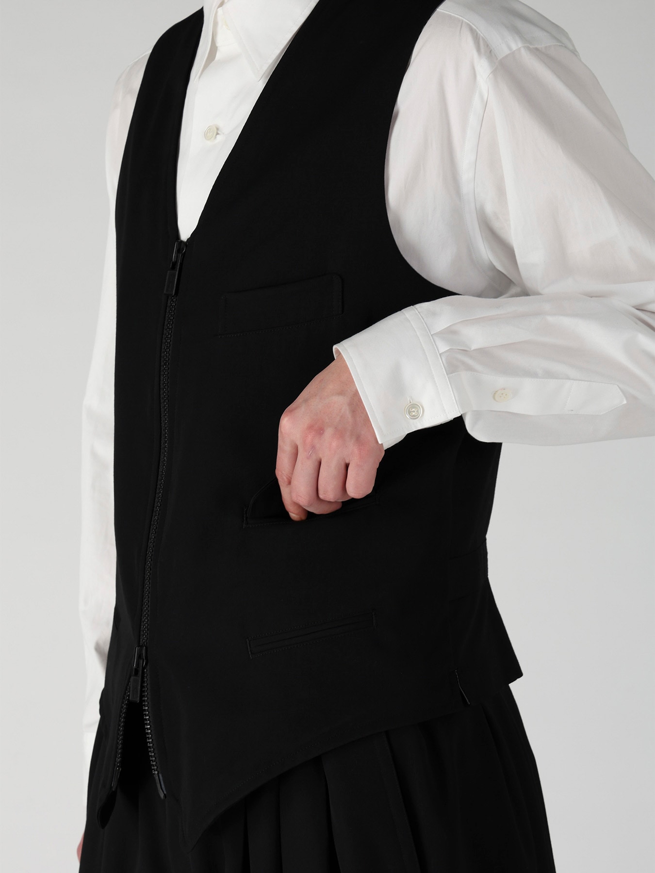 WOOL GABARDINE FRONT ZIP VEST
