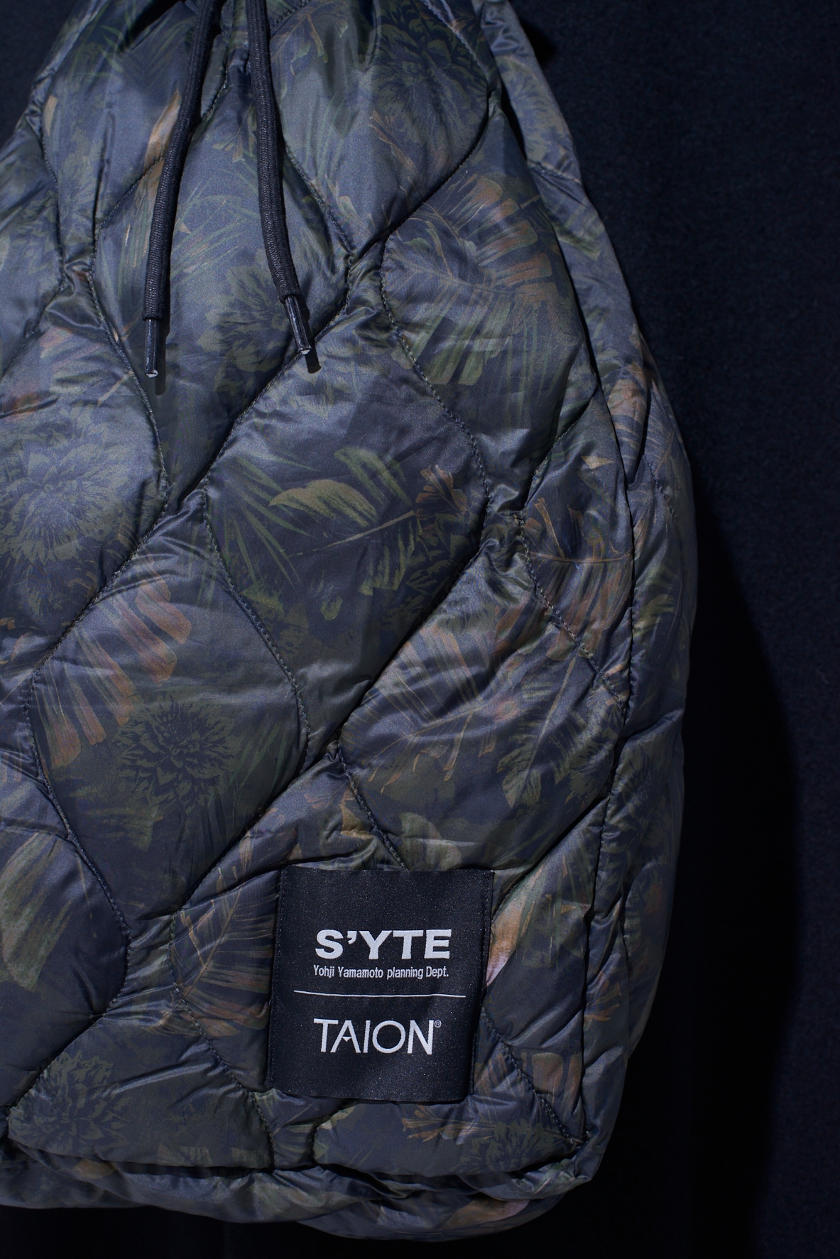 【11/21 12:00 Release】【S'YTE X TAION】DAHLIA CAMOUFLAGE QUILTED DOWN 2WAY MINI BONSACK