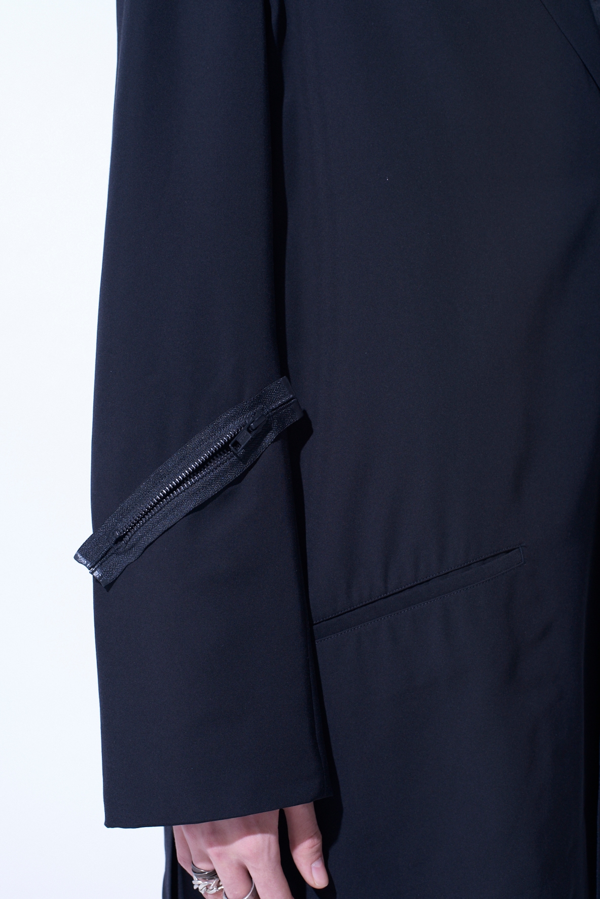 PE/GABARDINE ZIPPER-TAPED LONG JACKET