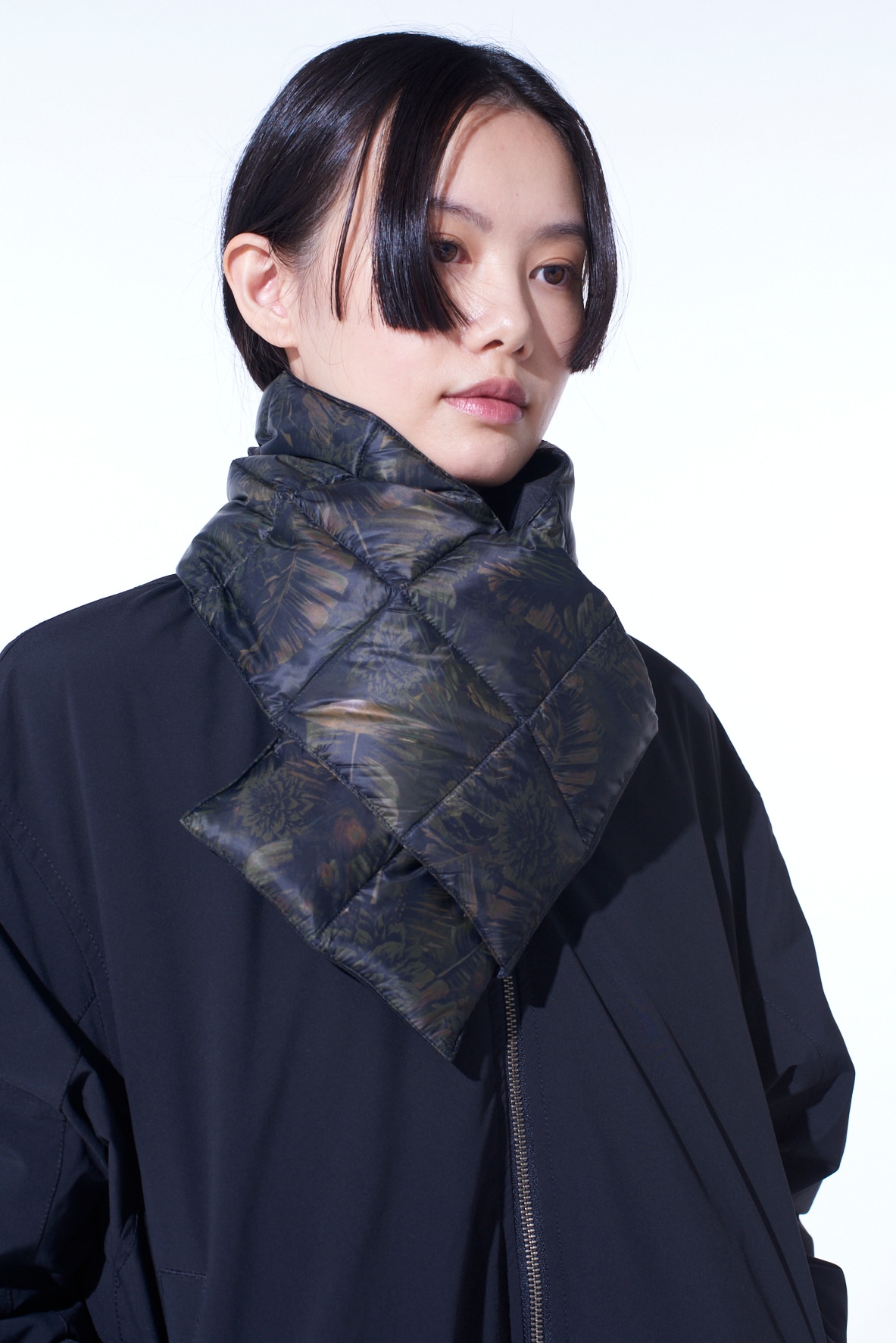 【11/21 12:00 Release】【S'YTE X TAION】DAHLIA CAMOUFLAGE QUILTED DOWN REVERSIBLE SCARF